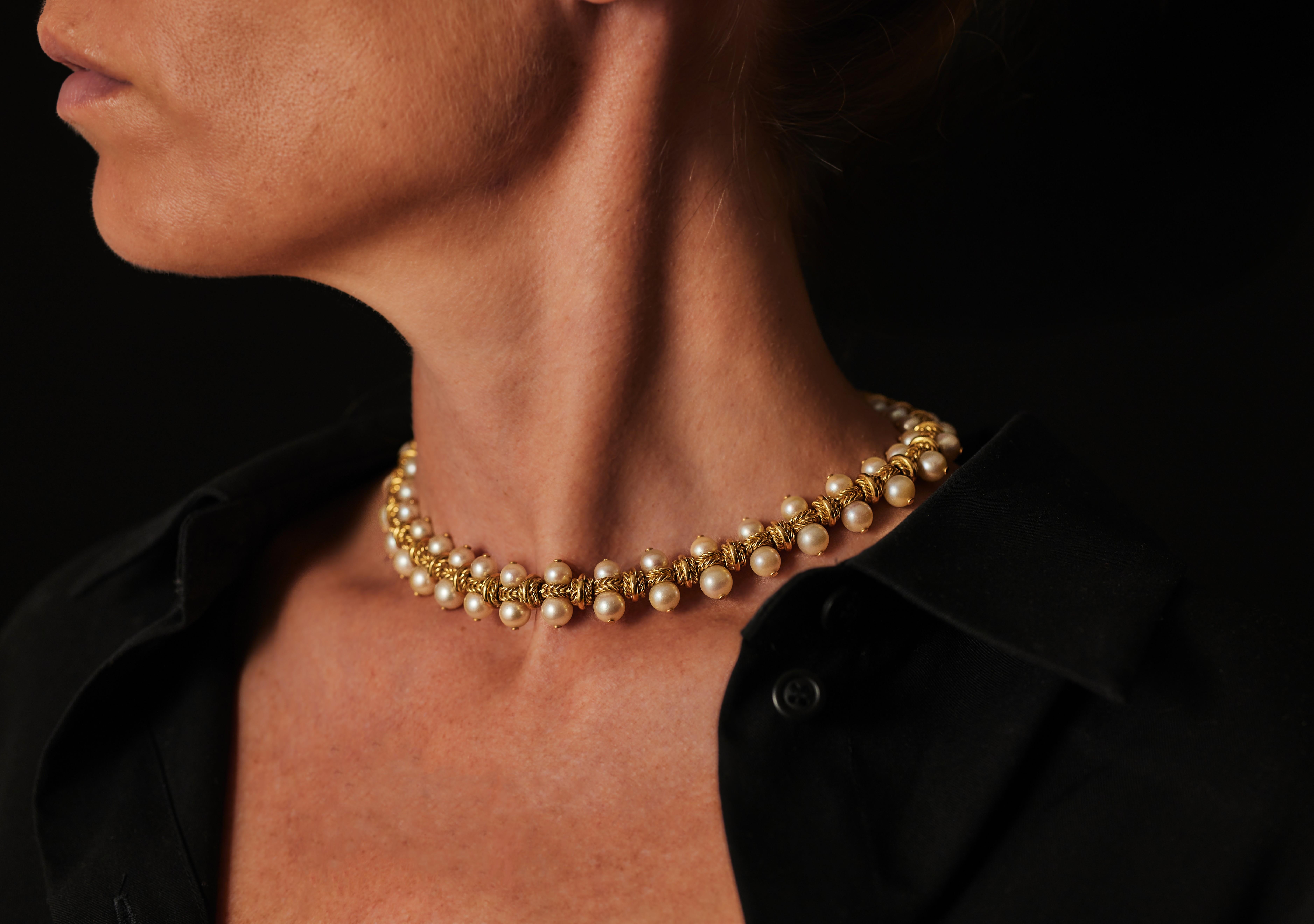 1970s french 18k gold “rope” and pearl necklace. For Sale 2