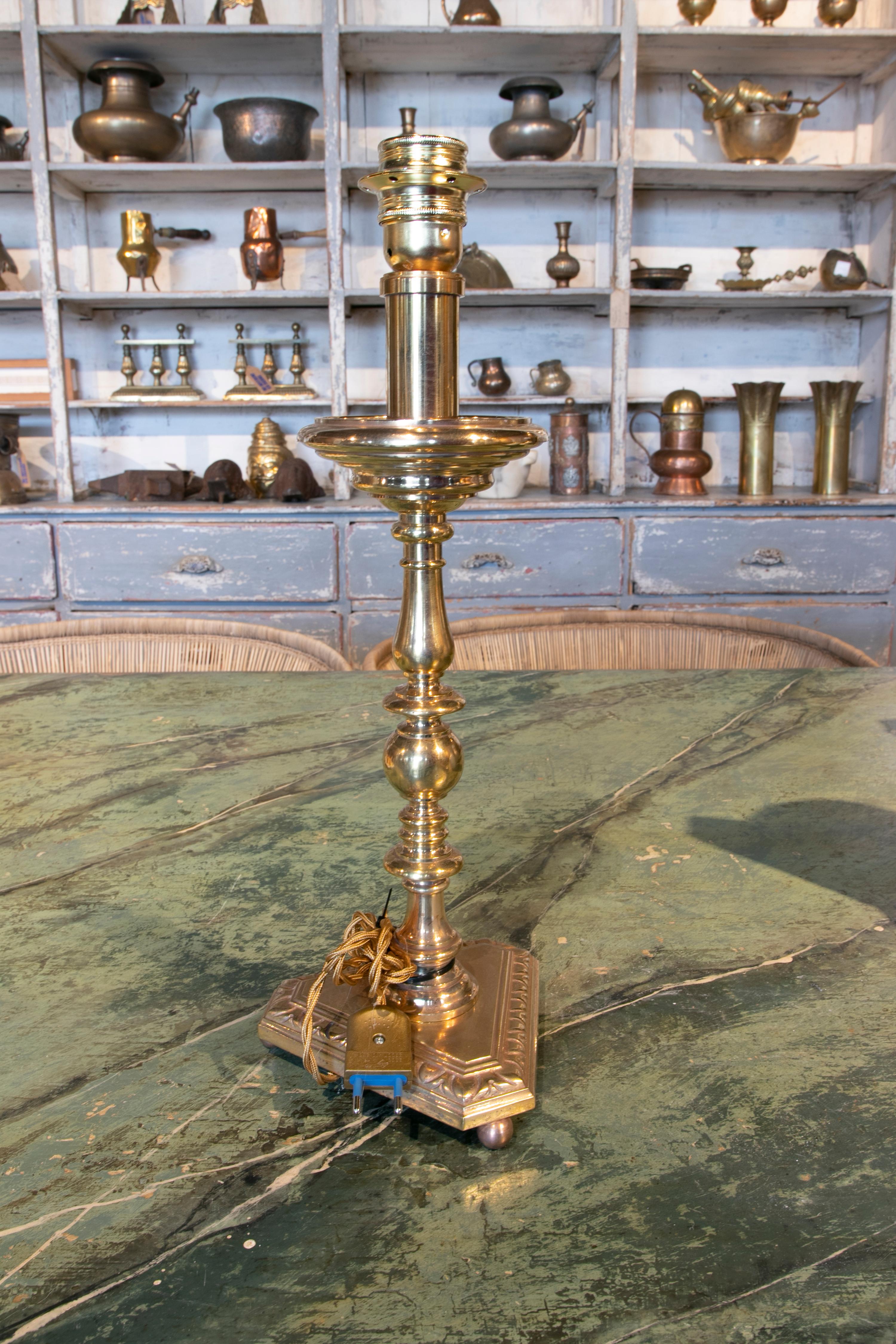 1970s French Golden Metal Table Lamp For Sale 3
