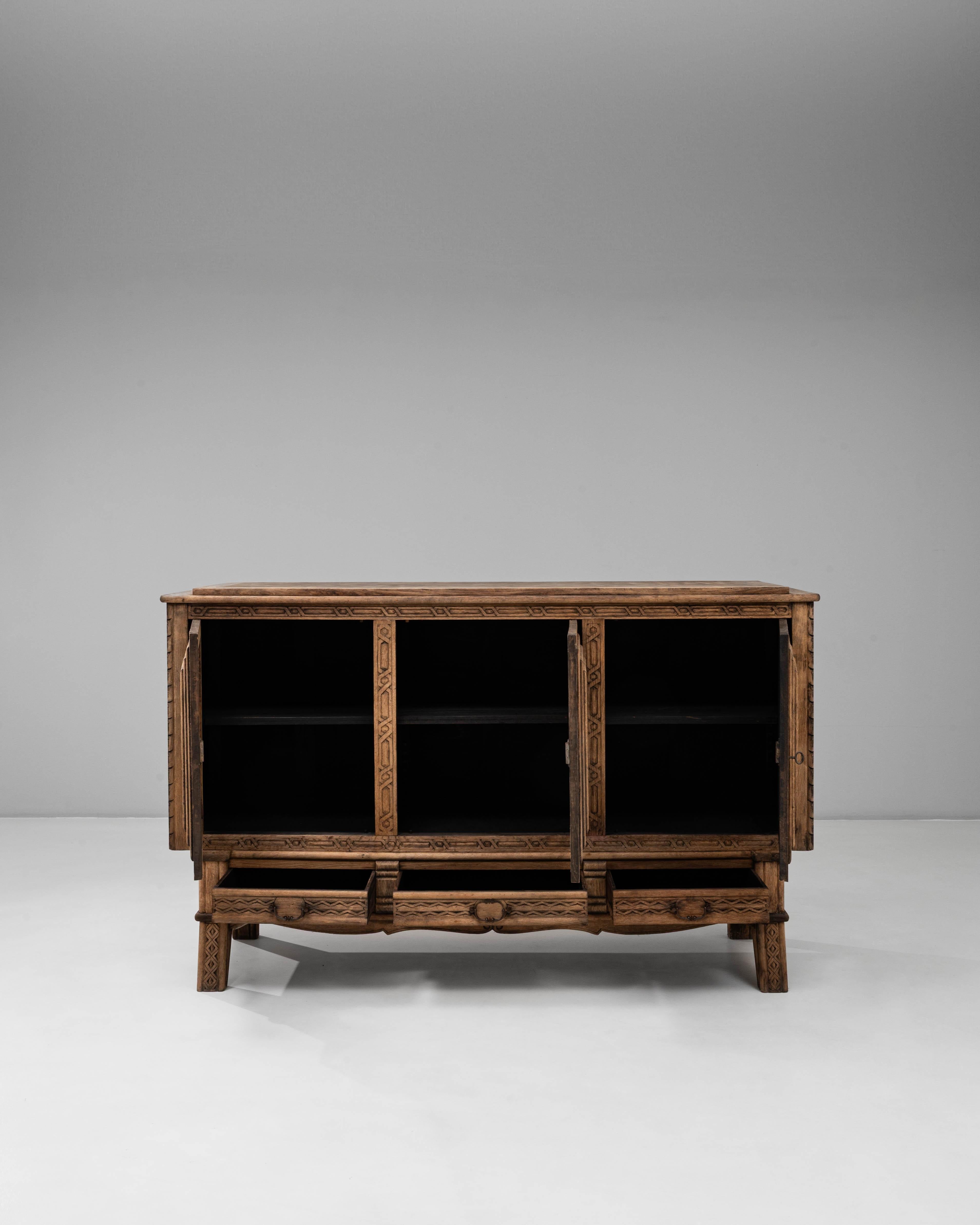 1970s French Gothic Revival Carved Oak Sideboard In Good Condition For Sale In High Point, NC