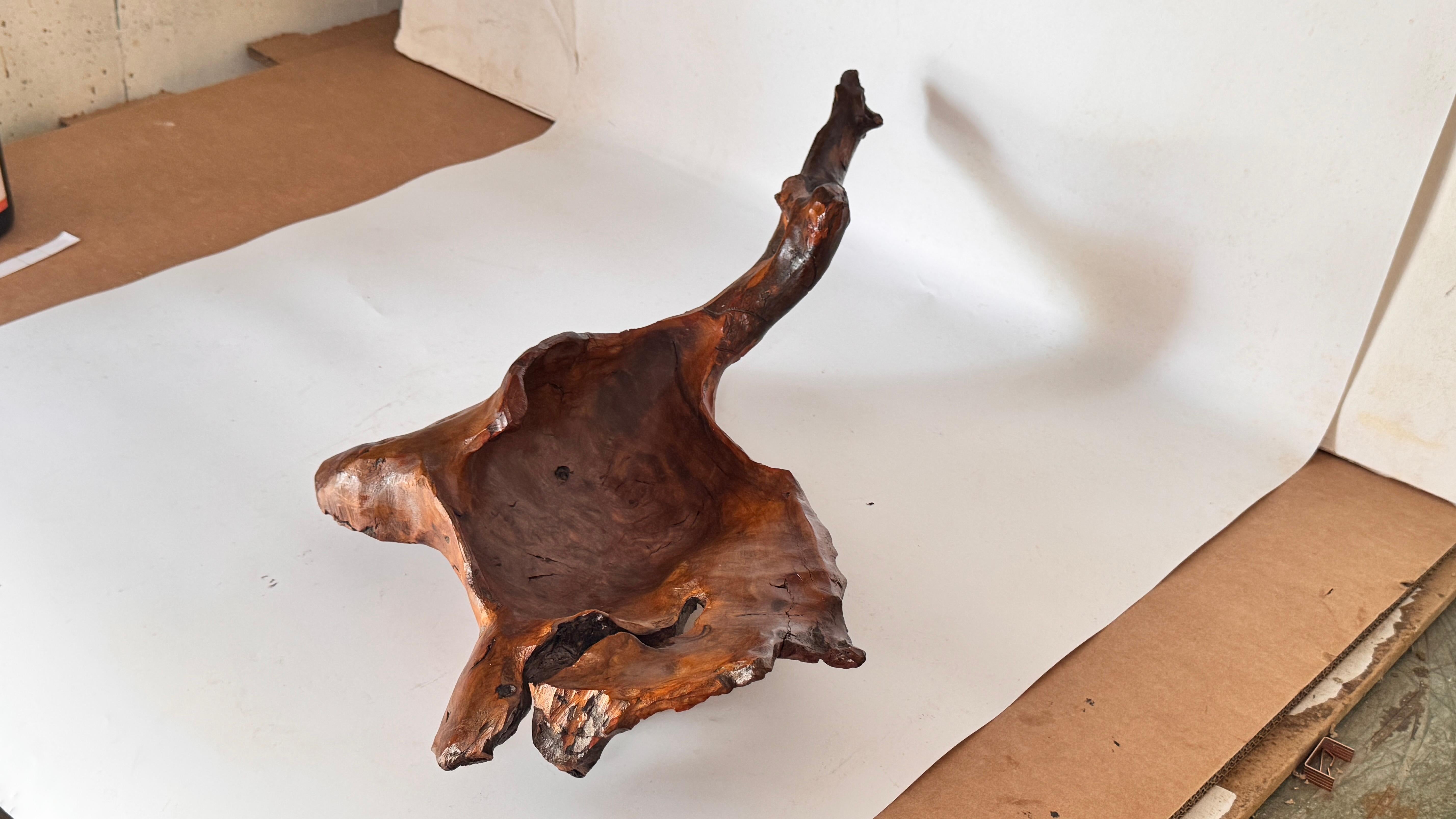 Patiné Panier en bois sculpté à la main dans les années 1970 - Centre de table décoratif patiné en vente