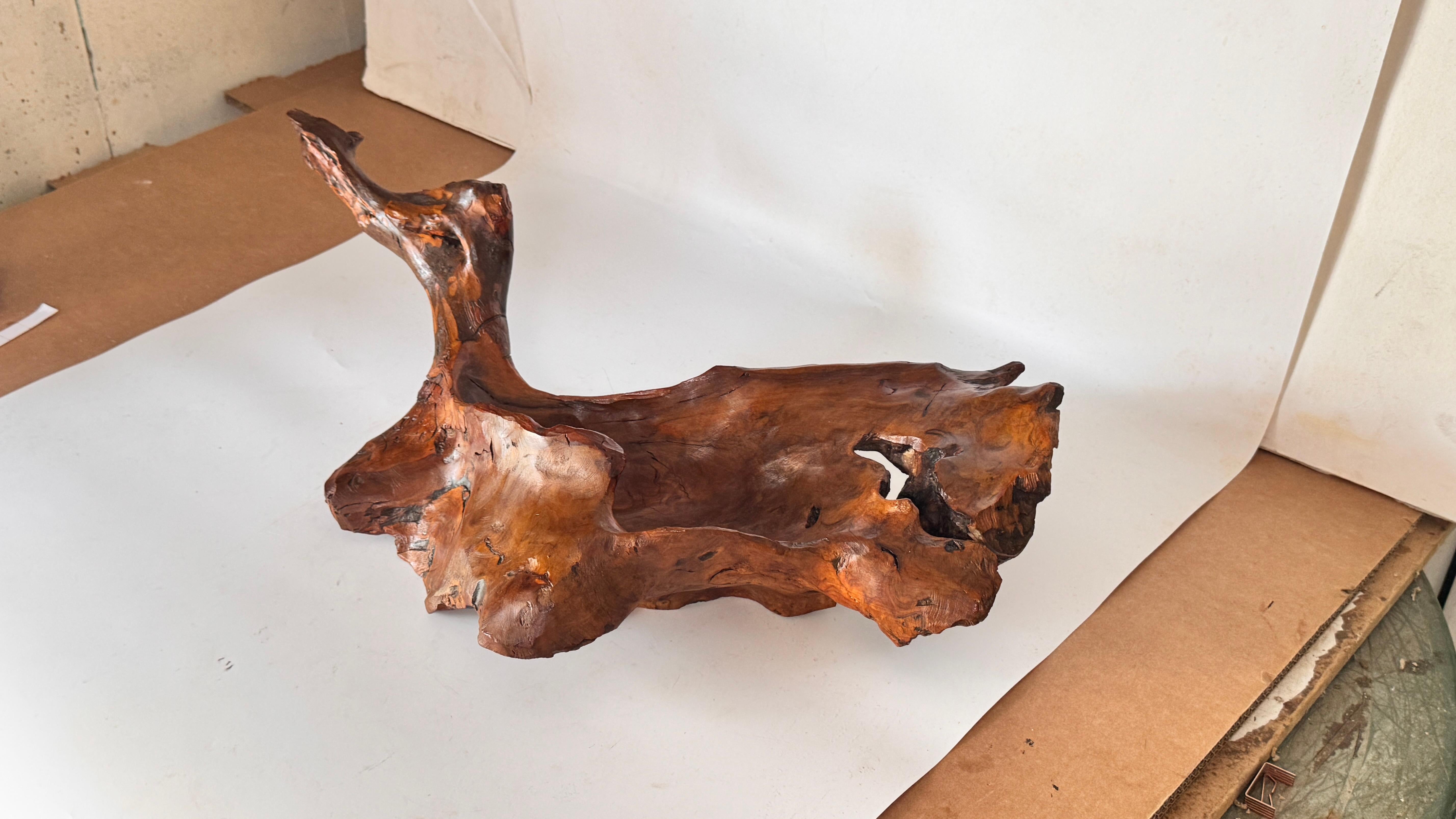 Panier en bois sculpté à la main dans les années 1970 - Centre de table décoratif patiné Bon état - En vente à Auribeau sur Siagne, FR