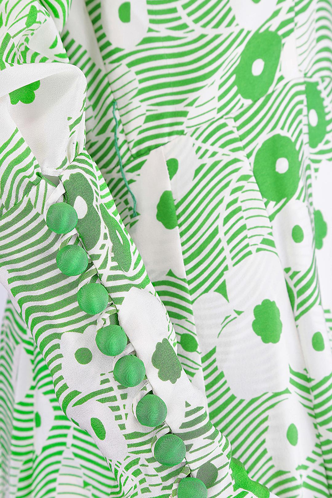 Robe à fleurs vertes et blanches de haute couture française des années 1970  Pour femmes en vente
