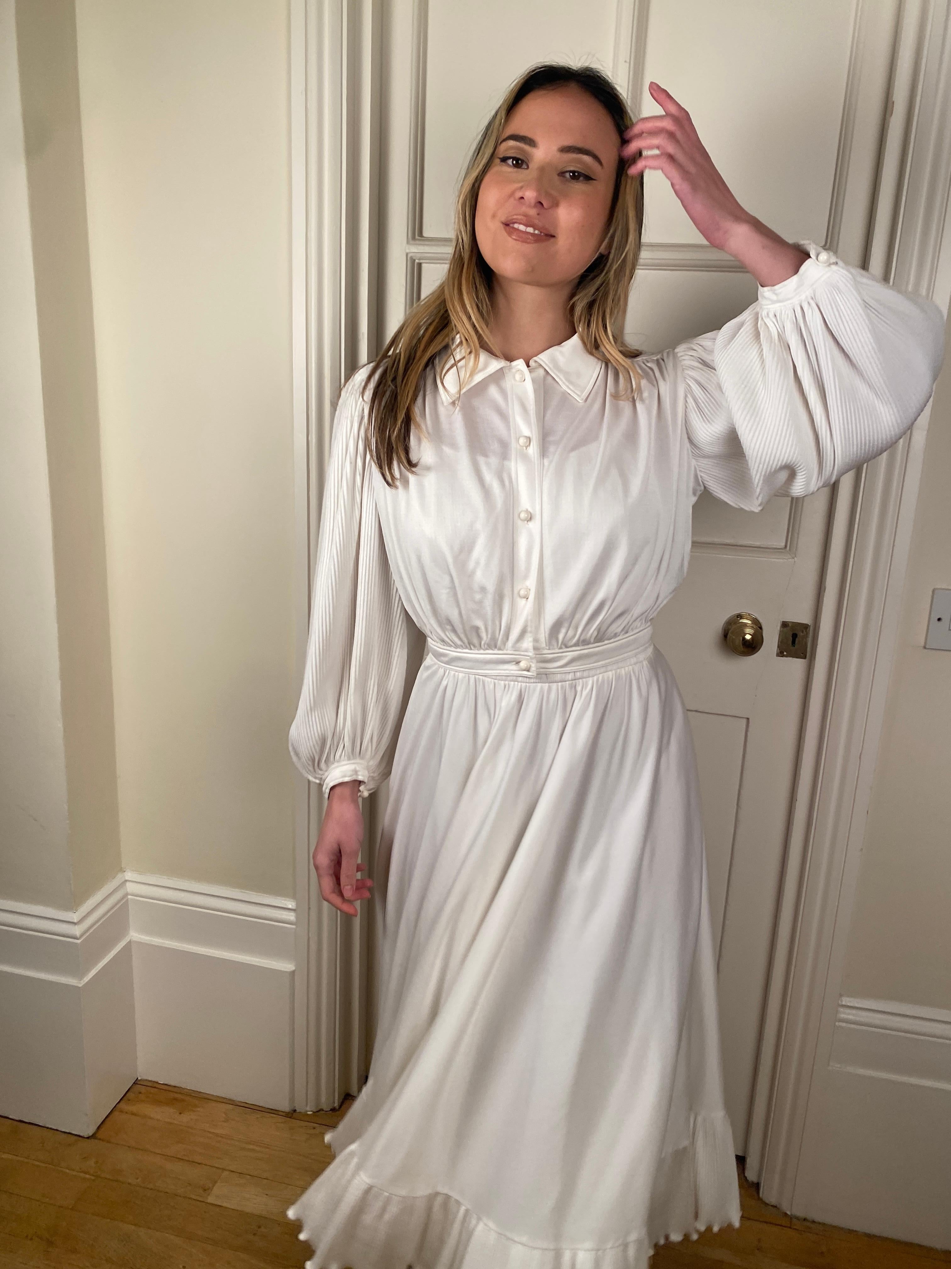 Robe et veste en jersey blanc de haute couture française des années 1970 en vente 5