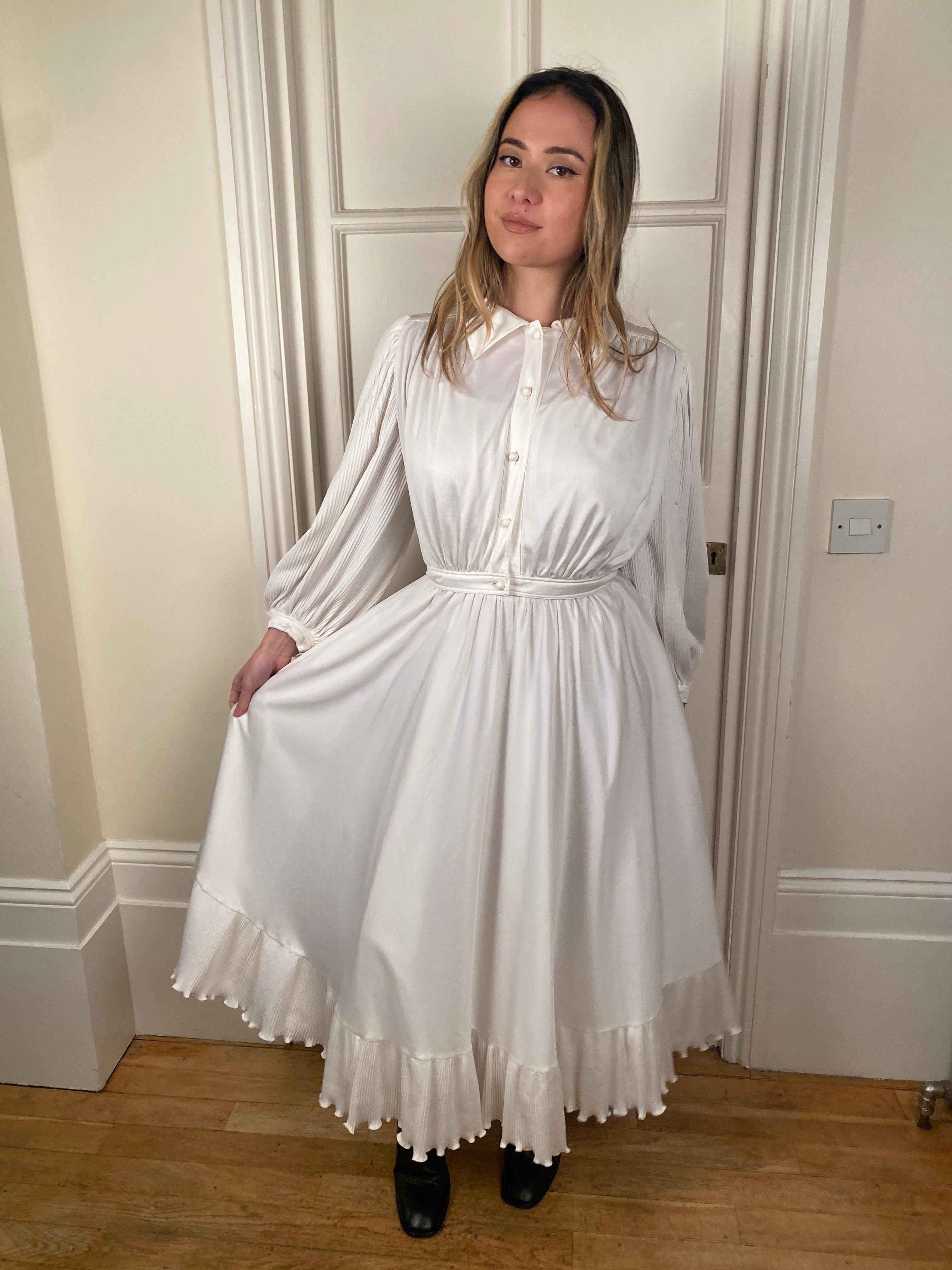 Robe et veste en jersey blanc de haute couture française des années 1970 en vente 4
