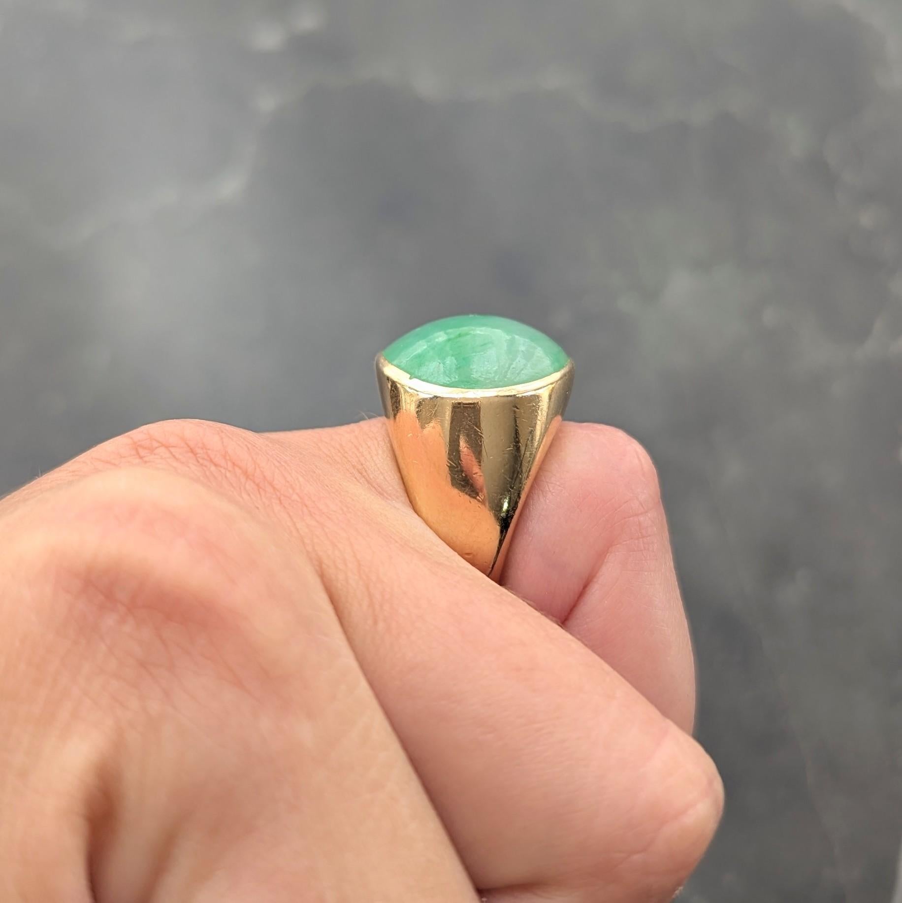 1970's French Jade 18 Karat Yellow Gold Vintage Gemstone Ring For Sale 4