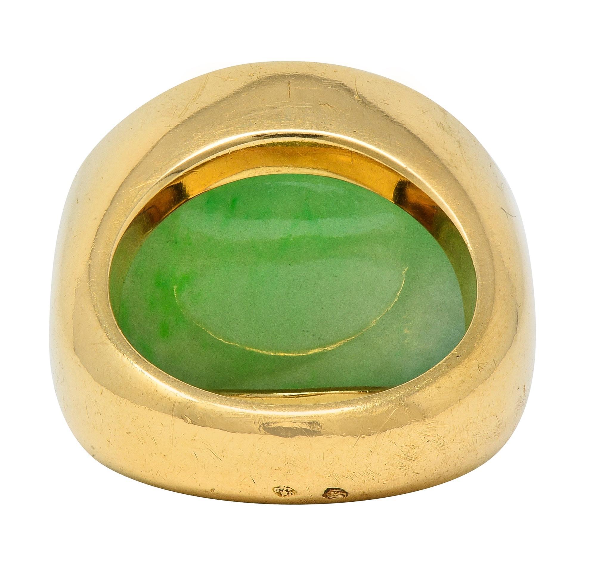 1970's French Jade 18 Karat Yellow Gold Vintage Gemstone Ring In Excellent Condition For Sale In Philadelphia, PA