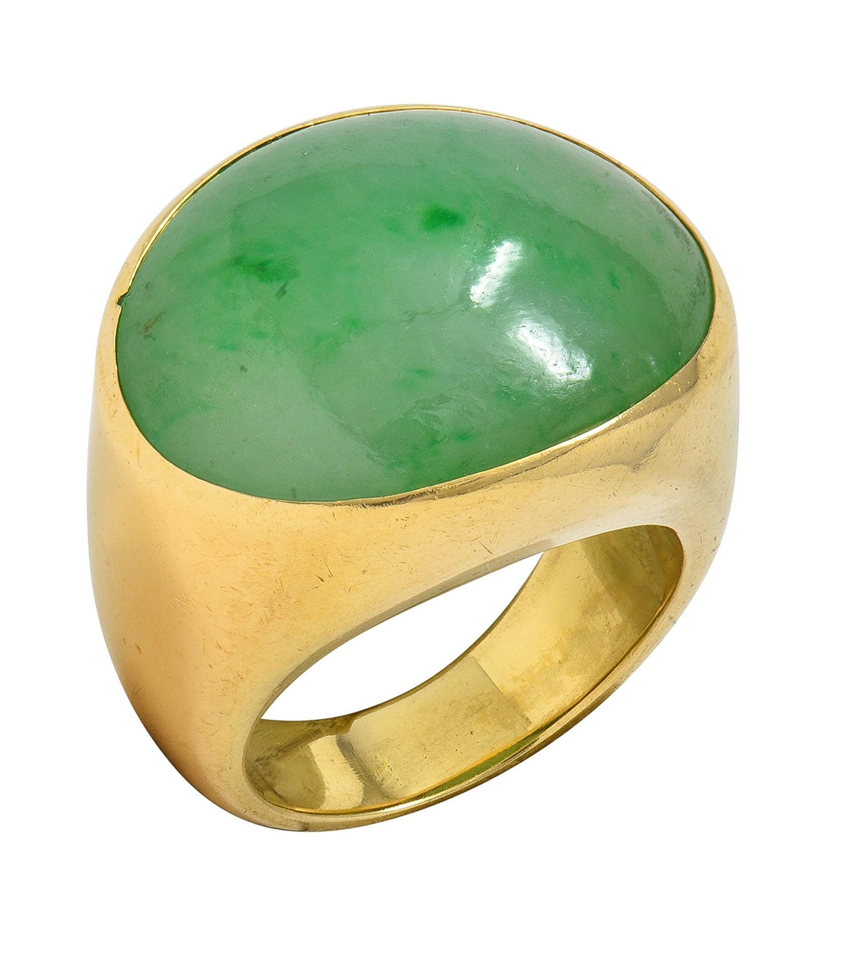 1970's French Jade 18 Karat Yellow Gold Vintage Gemstone Ring For Sale 2