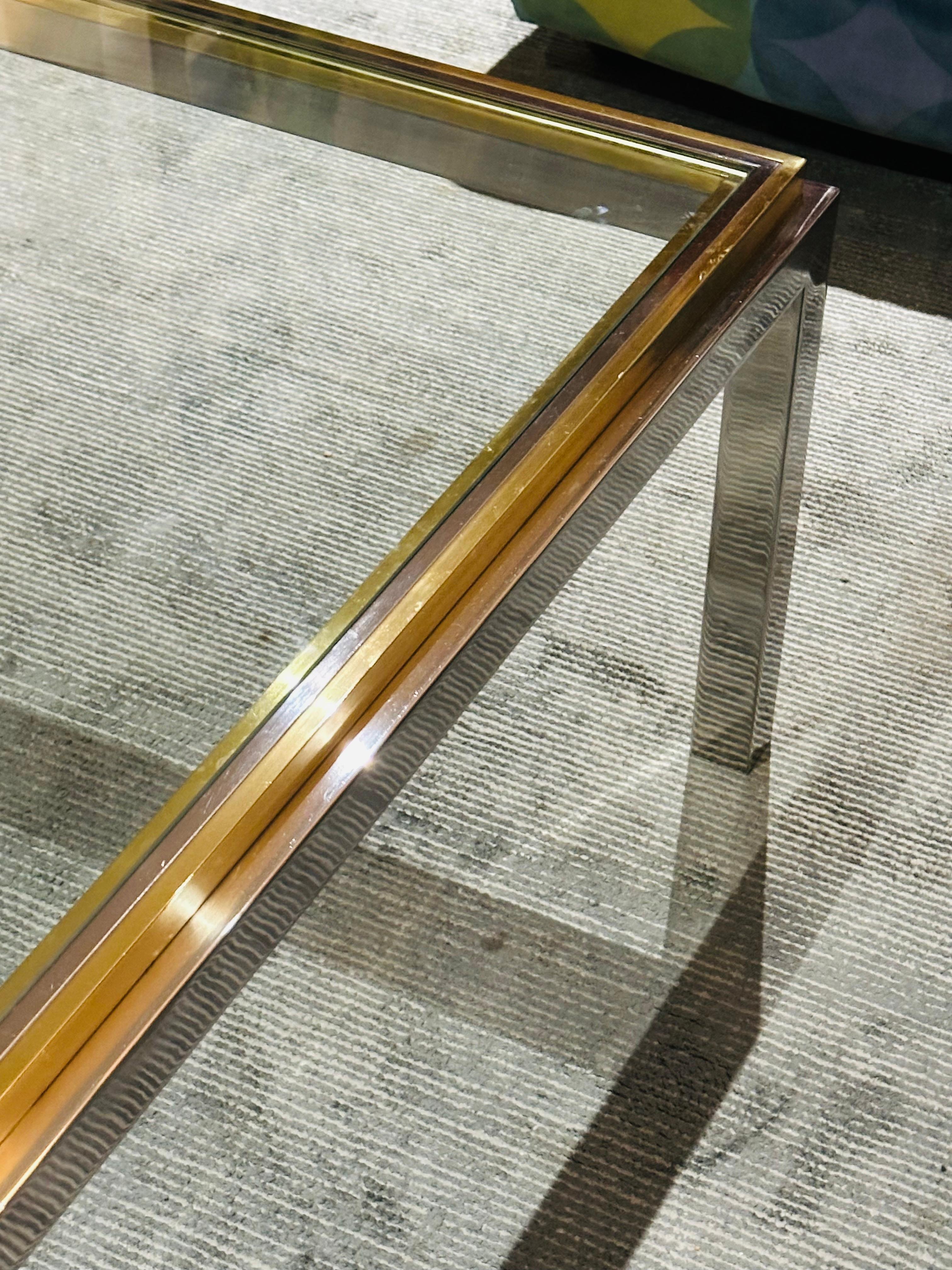 Table basse carrée française Jean Charles des années 1970 en laiton, chrome et verre transparent en vente 10