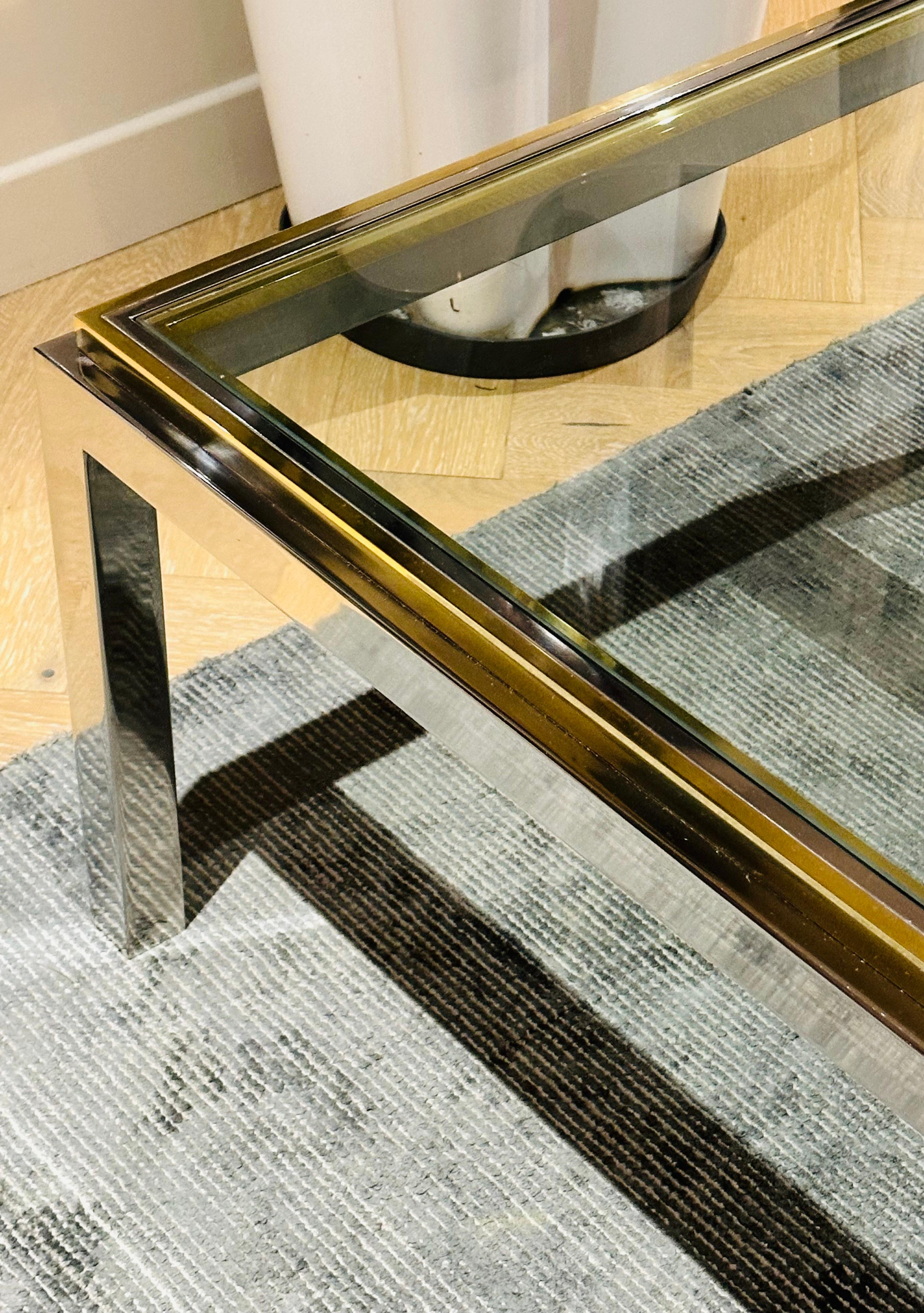 Table basse carrée française Jean Charles des années 1970 en laiton, chrome et verre transparent en vente 12