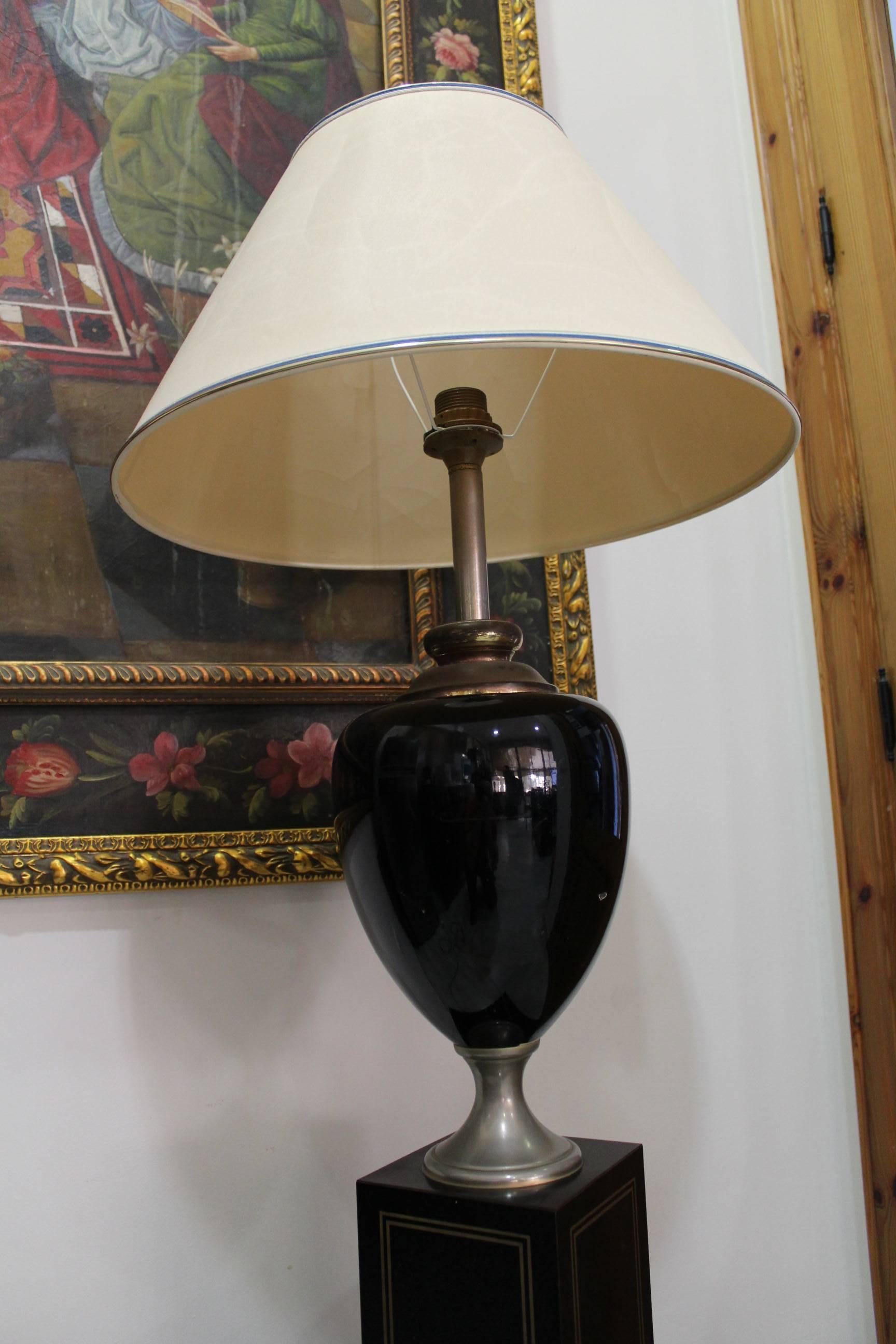 1970s French lamp signed by Le Dauphin Lighting house. A rectangular Formica lined base, a central glazed ceramic urn, lampshade and bronze fittings.