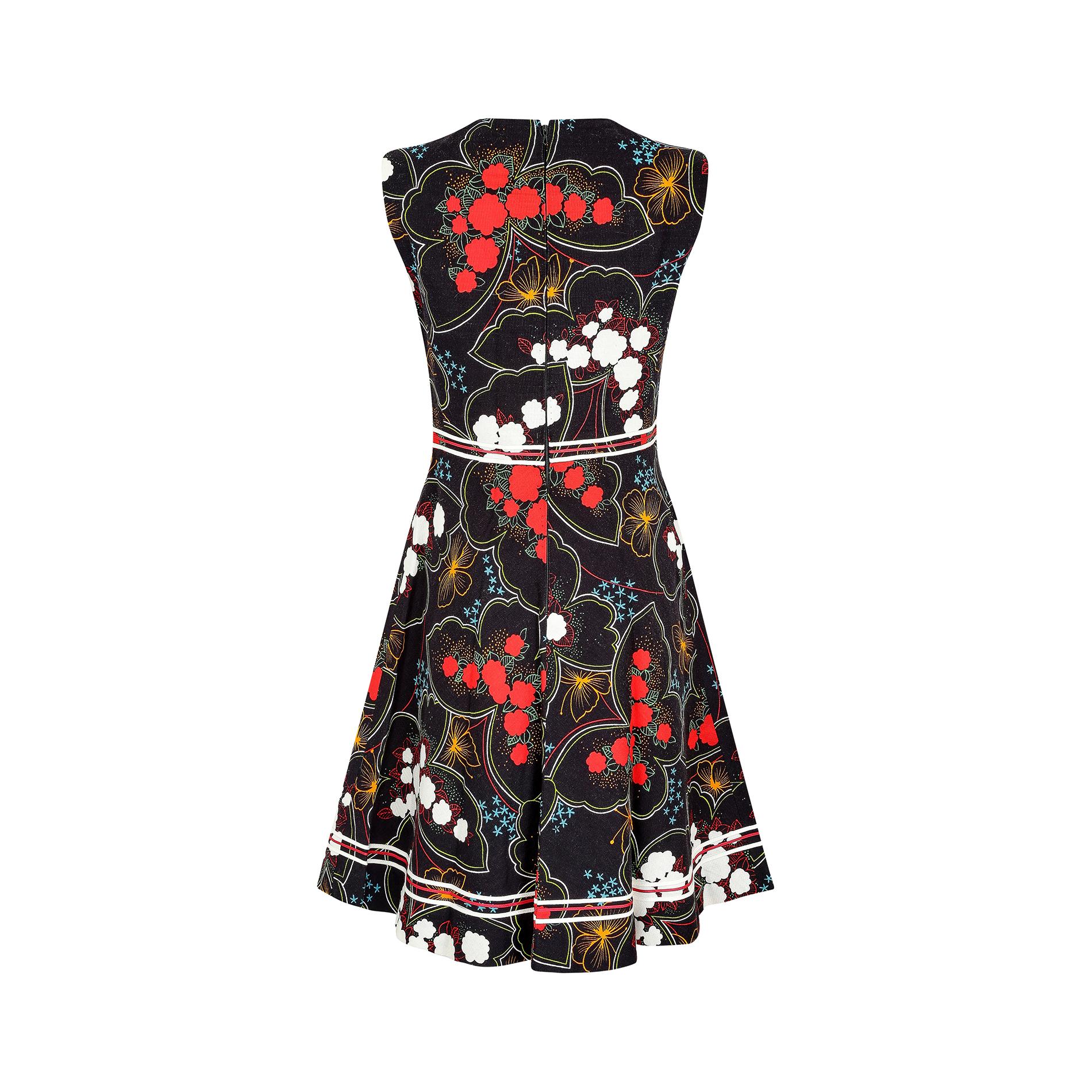 1970s French Linen Floral Dress with Key Hole Detail In Excellent Condition For Sale In London, GB