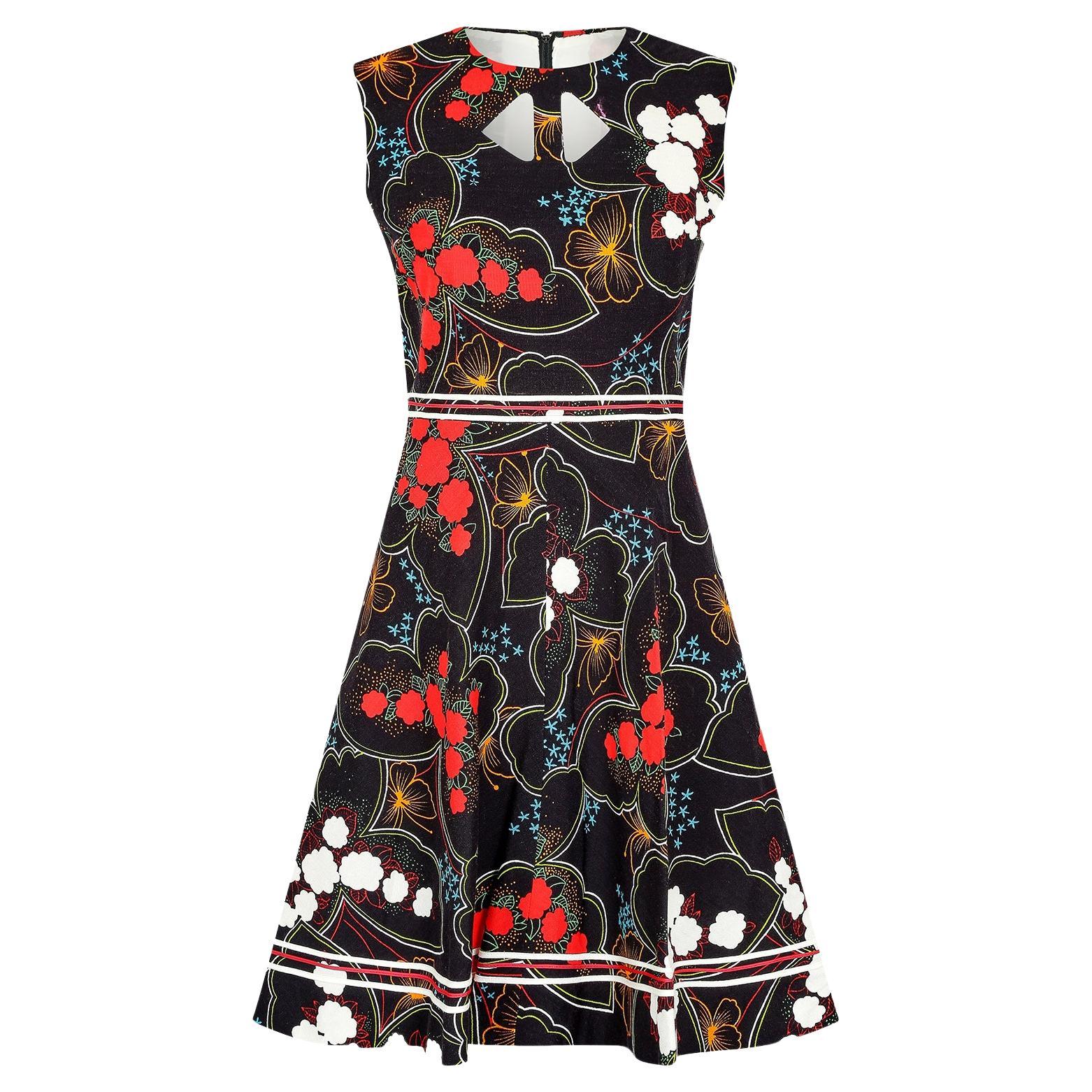1970s French Linen Floral Dress with Key Hole Detail For Sale