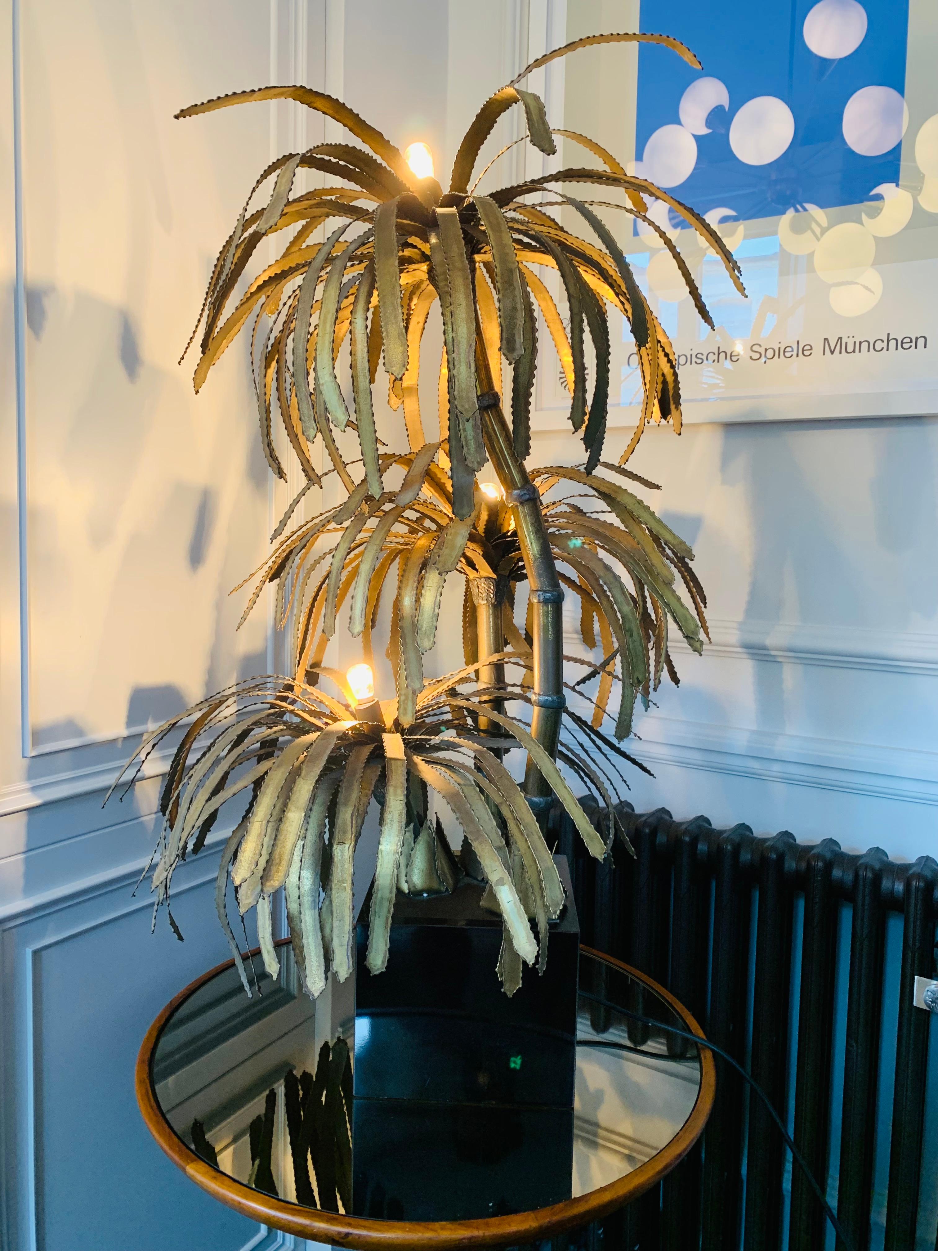 A stunning, Hollywood Regency, 1970s French Maison Jansen brass table or floor lamp designed to resemble a Palm Tree. This glamorous and eye-catching lamp is an original and a Classic Maison Jansen design featuring three branches sculpted