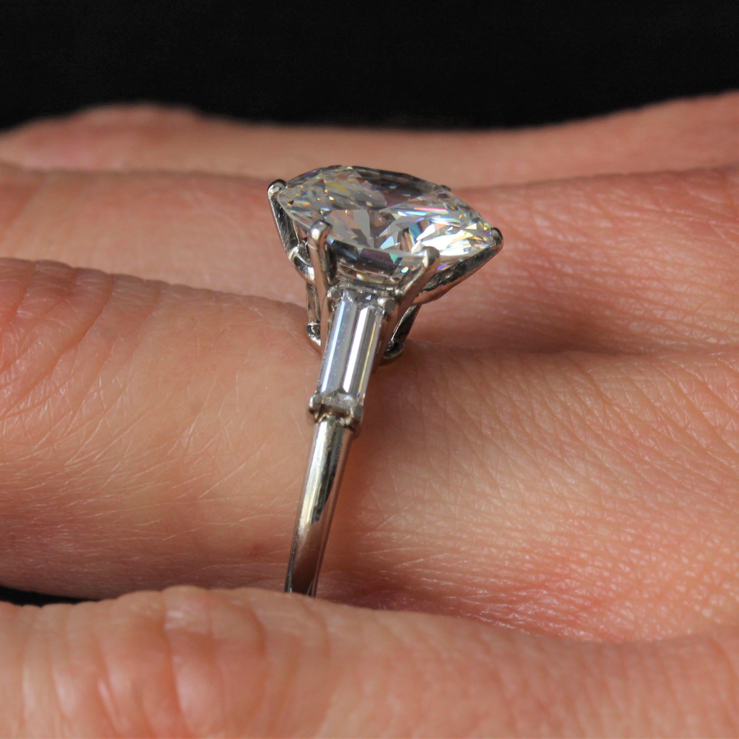 Mauboussin, bague solitaire franaise en platine avec diamants de 4,17 carats, annes 1970 en vente 1
