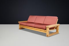 1970s French Mid-Century Modern Solid Pine Sofa with Original Upholstery .