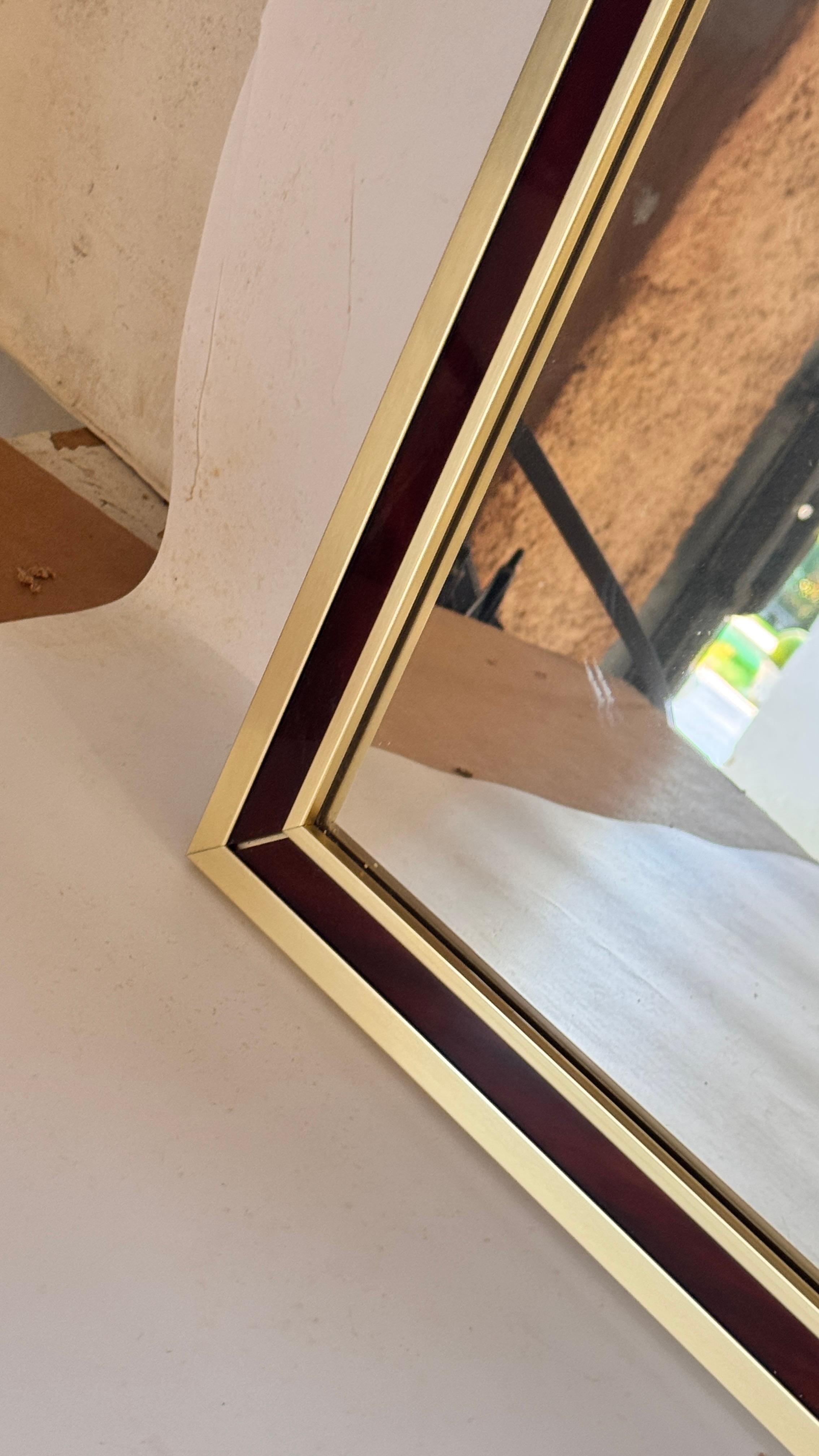 Mid-Century moderno Specchio francese anni '70 - Cornice in metallo di alta qualità con bordo in bachelite, marrone caldo in vendita