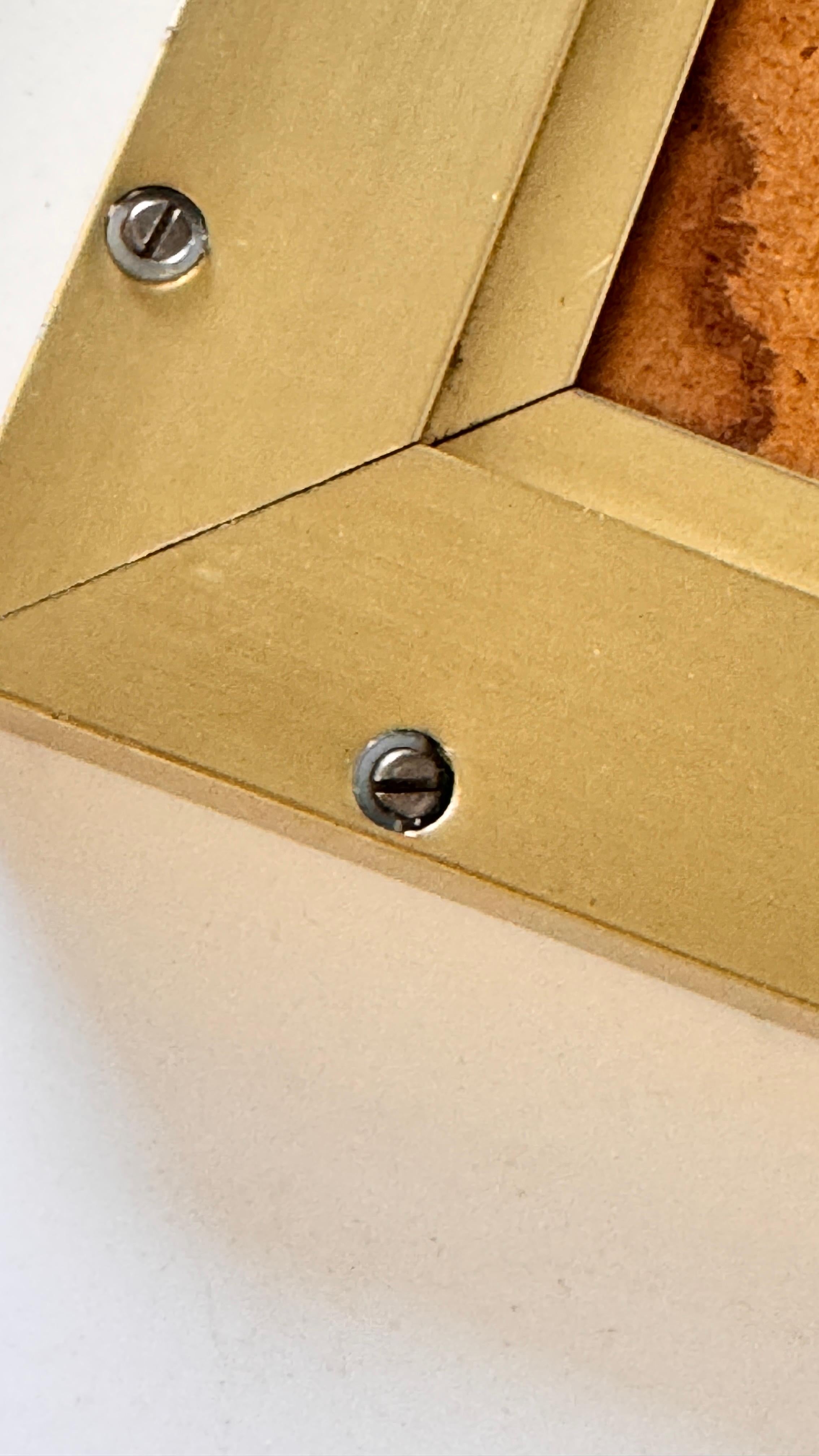 Metallo Specchio francese anni '70 - Cornice in metallo di alta qualità con bordo in bachelite, marrone caldo in vendita