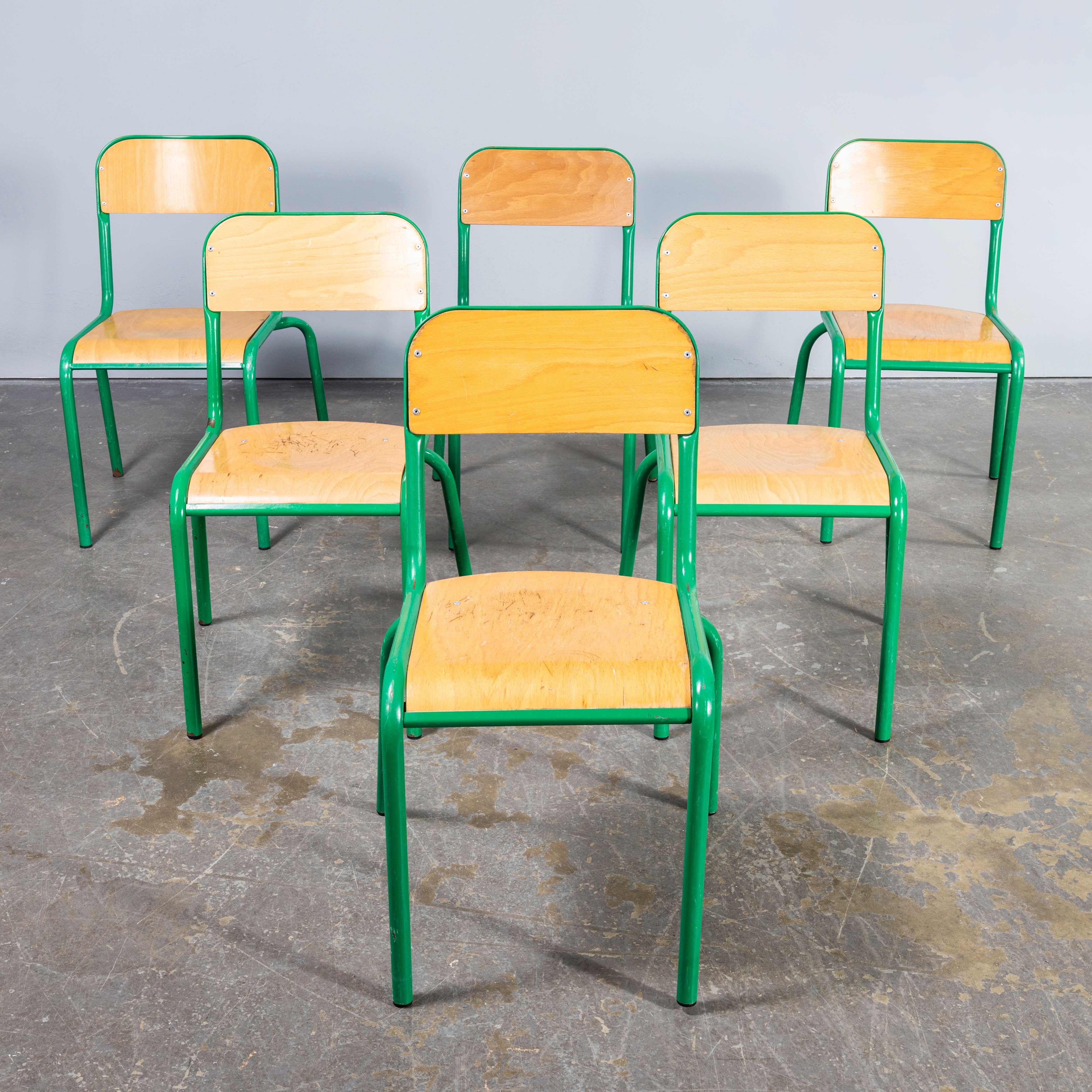 Francese Sedia da pranzo francese Mullca con schienale a D degli anni '70, di colore verde - Buona quantità disponibile in vendita