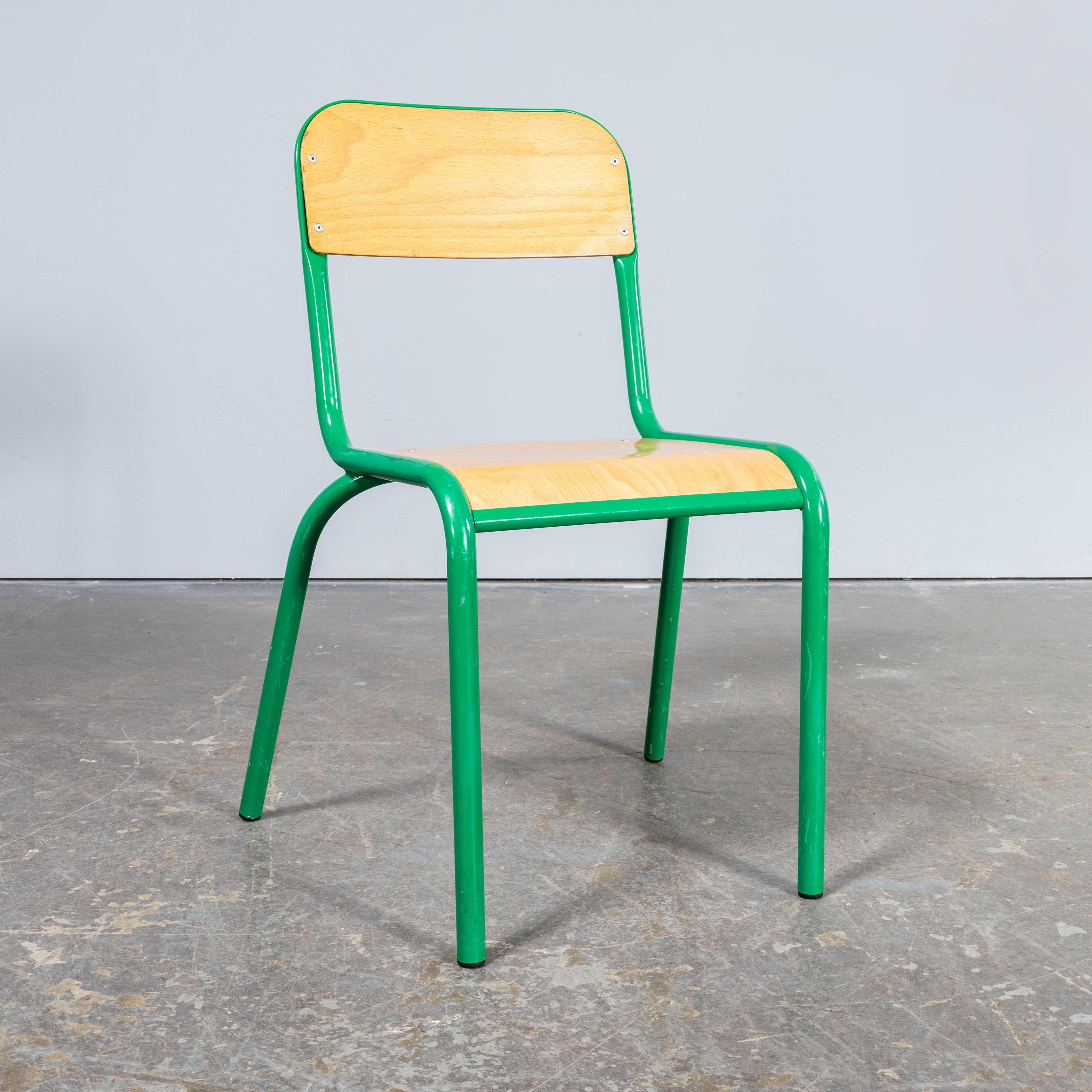 Sedia da pranzo francese Mullca con schienale a D degli anni '70, di colore verde - Buona quantità disponibile in vendita 1