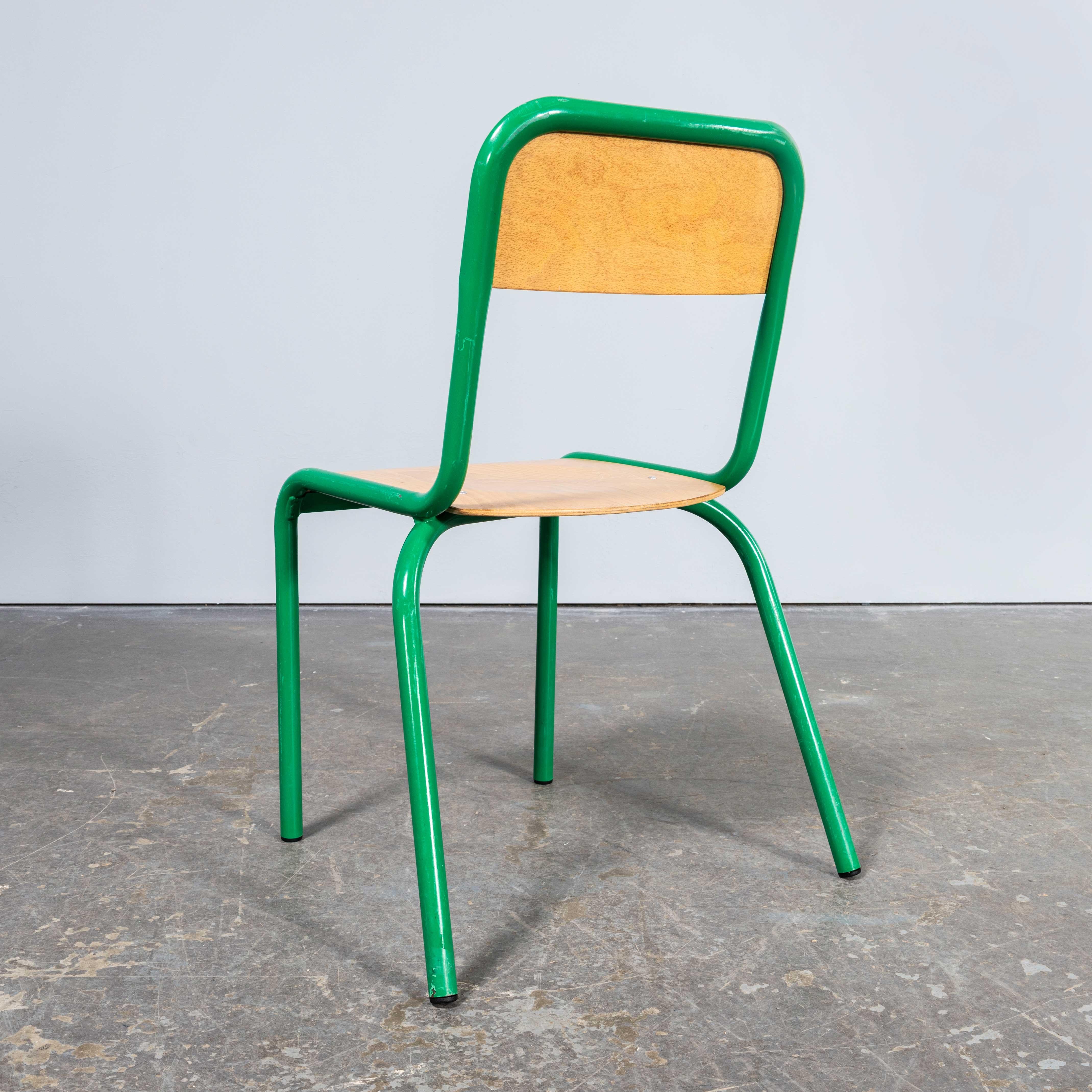 Sedia da pranzo francese Mullca con schienale a D degli anni '70, di colore verde - Buona quantità disponibile in vendita 2