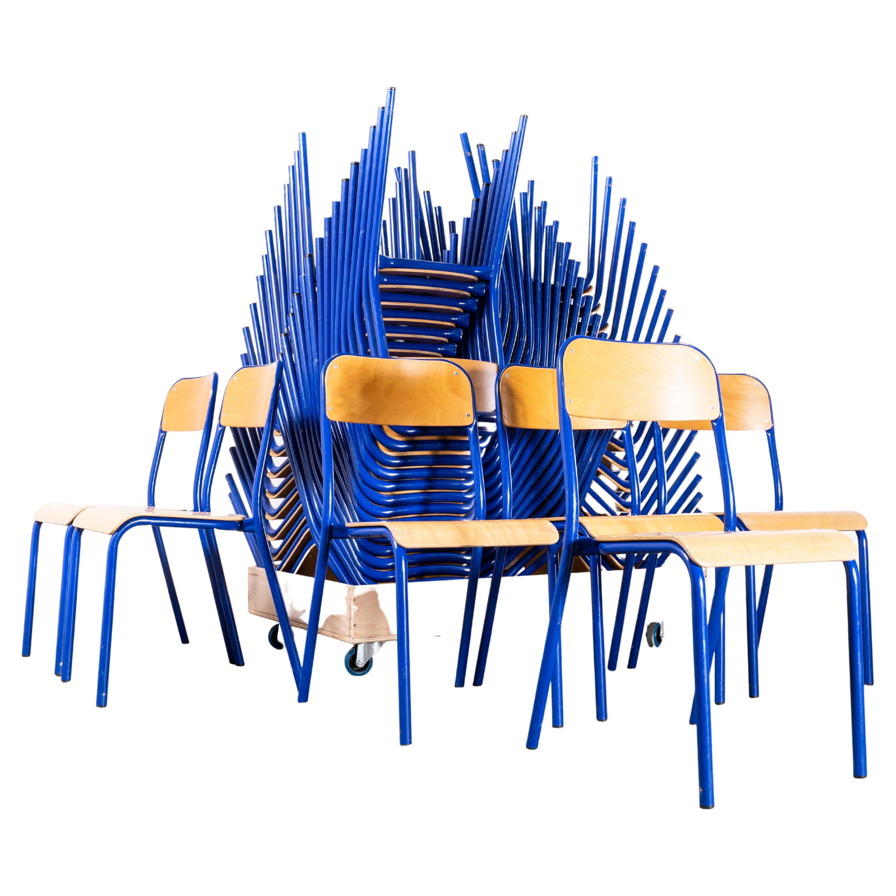 Fauteuil de salle à manger à dossier empilable Mullca bleu des années 1970, grande quantité Availa