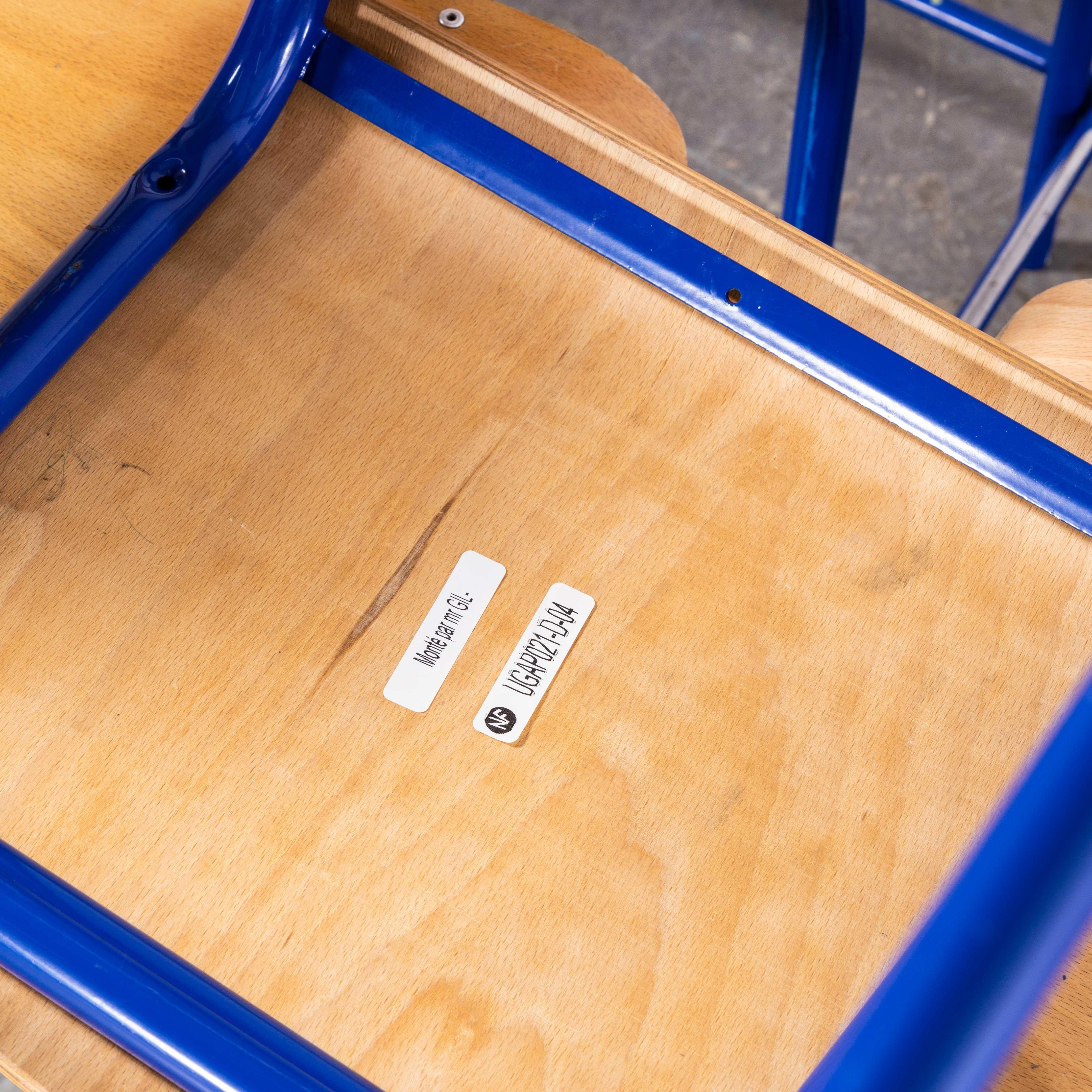 Chaise de bar haute empilable à dossier en D bleu Mullca des années 1970 - Ensemble de six pièces en vente 1