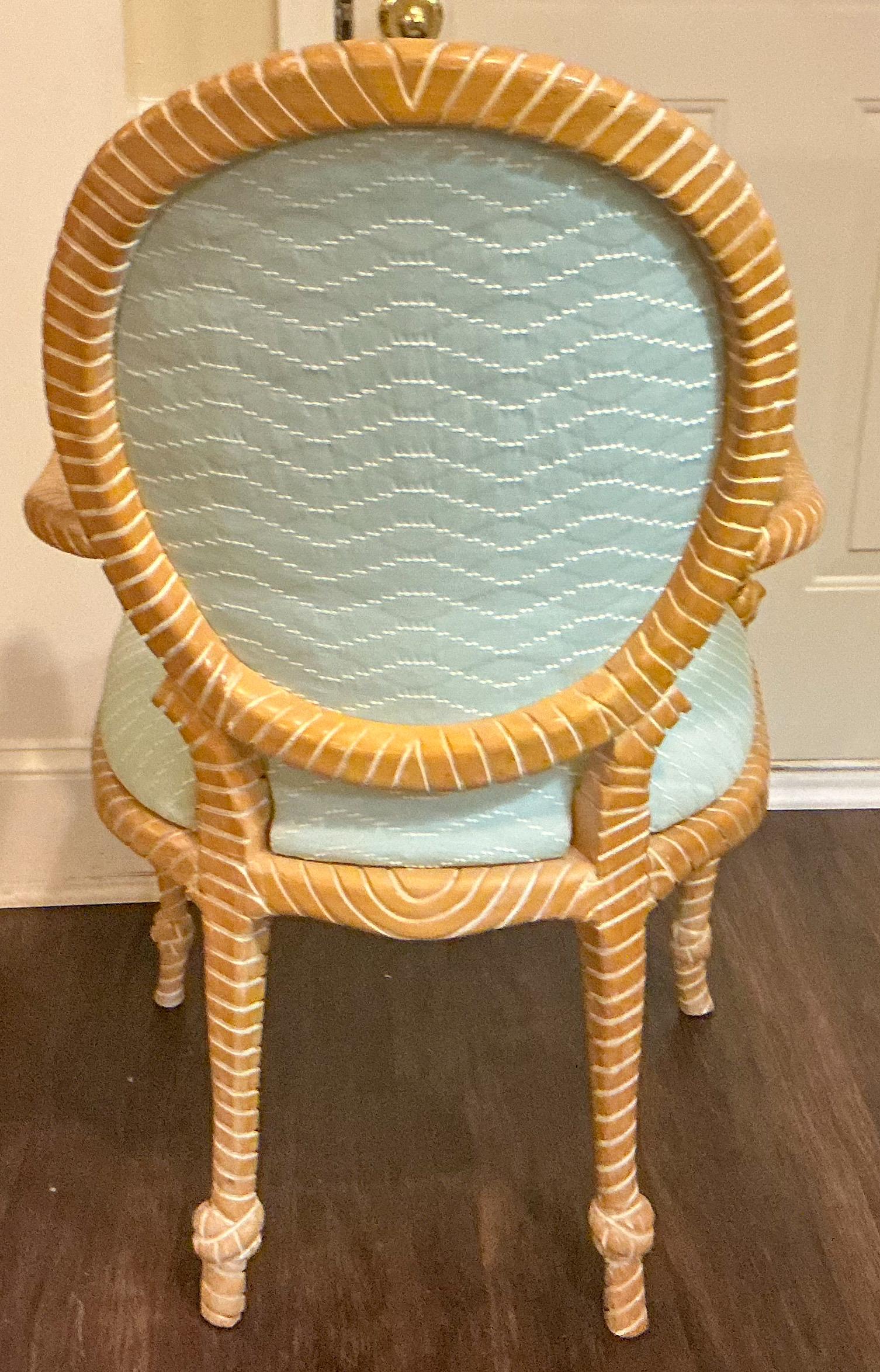 Sillas Bergere de Arce Tallado Estilo Napoleónico Francés Años 70 - Pareja en Bueno estado para la venta en Kennesaw, GA