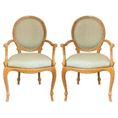 1970 Français Style Napoléonien Chaises Bergere en érable sculpté - Paire