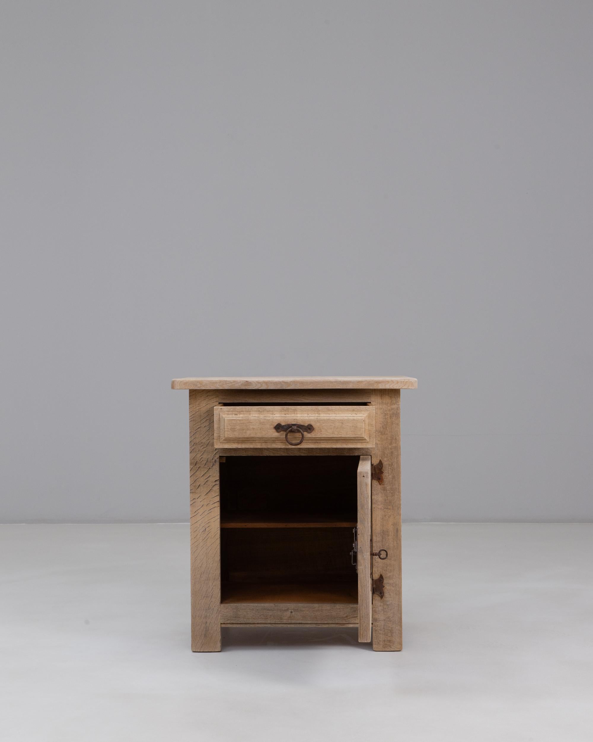 Français 1970s French Oak Buffet With Paneled Door en vente