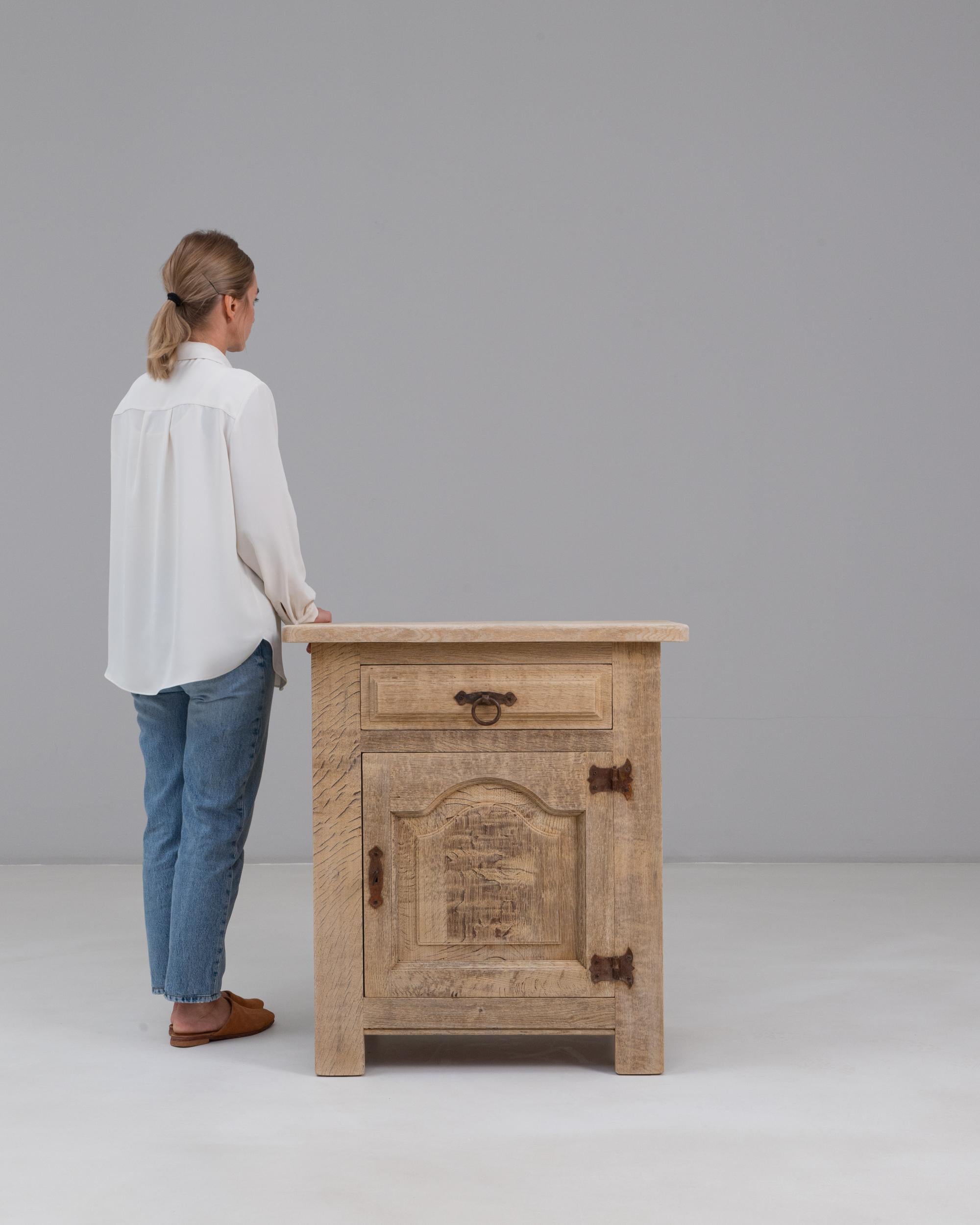 1970s French Oak Buffet With Paneled Door Bon état - En vente à High Point, NC