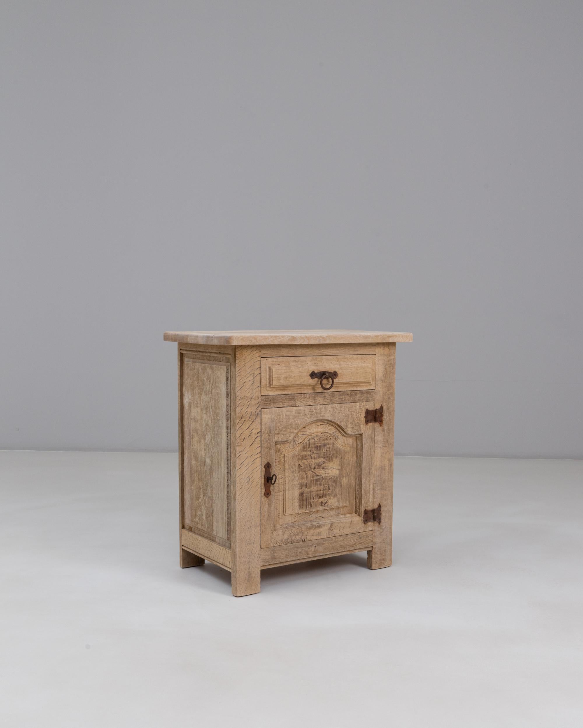 1970s French Oak Buffet With Paneled Door en vente 1