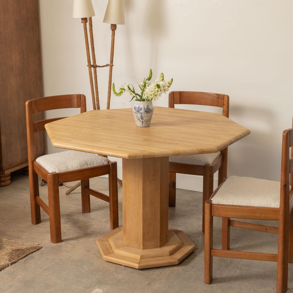 1970s French Oak Octagon Dining Table In Good Condition For Sale In Los Angeles, CA