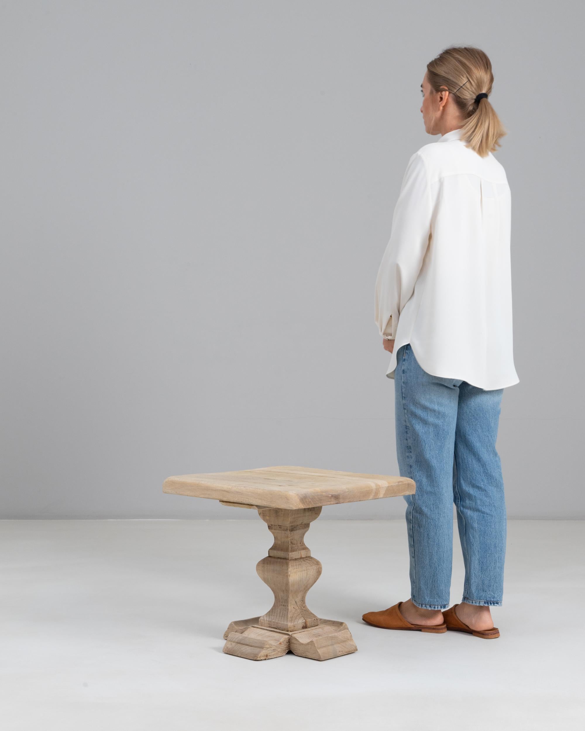 20ième siècle Table d'appoint en chêne français des années 1970 en vente