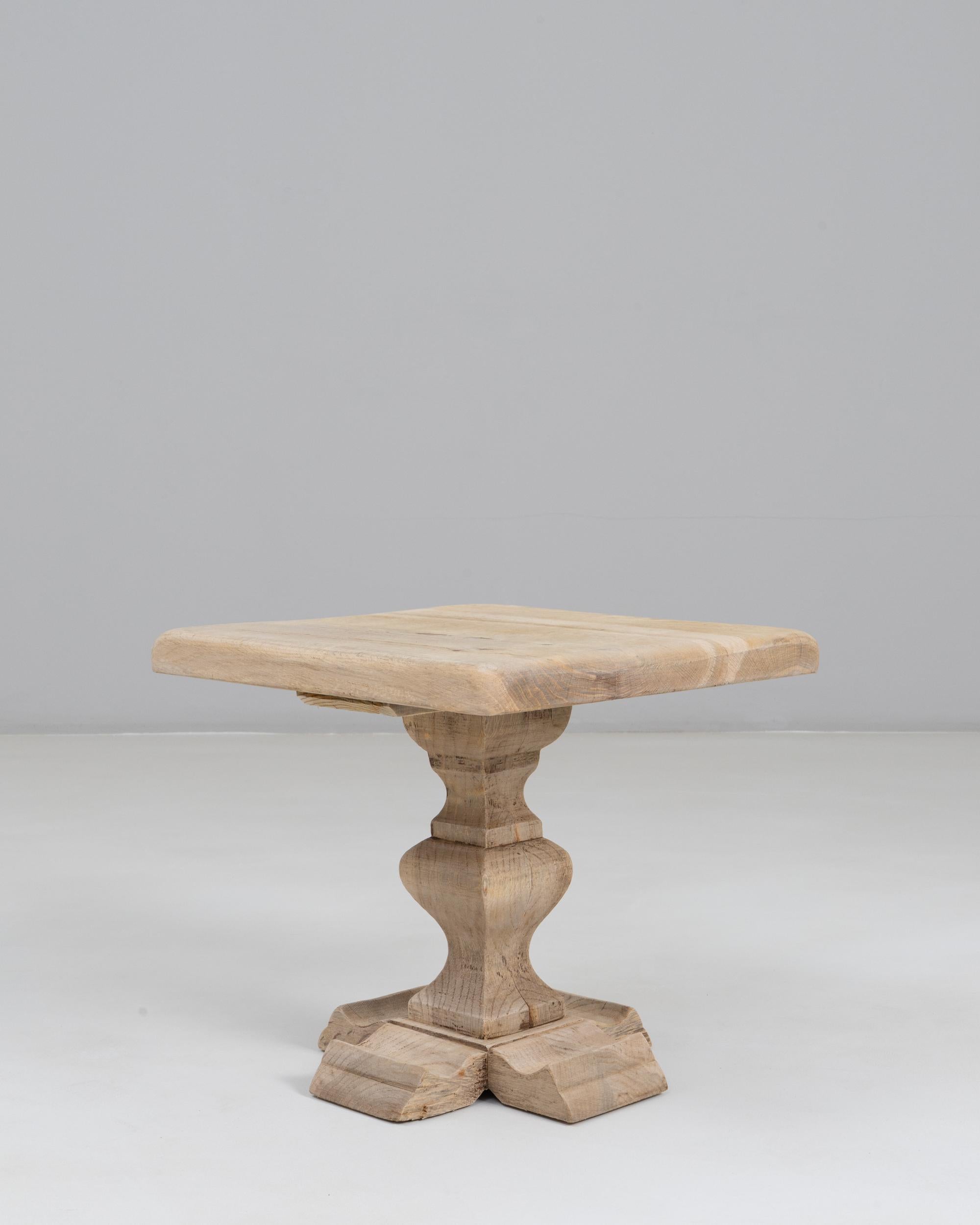 Chêne Table d'appoint en chêne français des années 1970 en vente