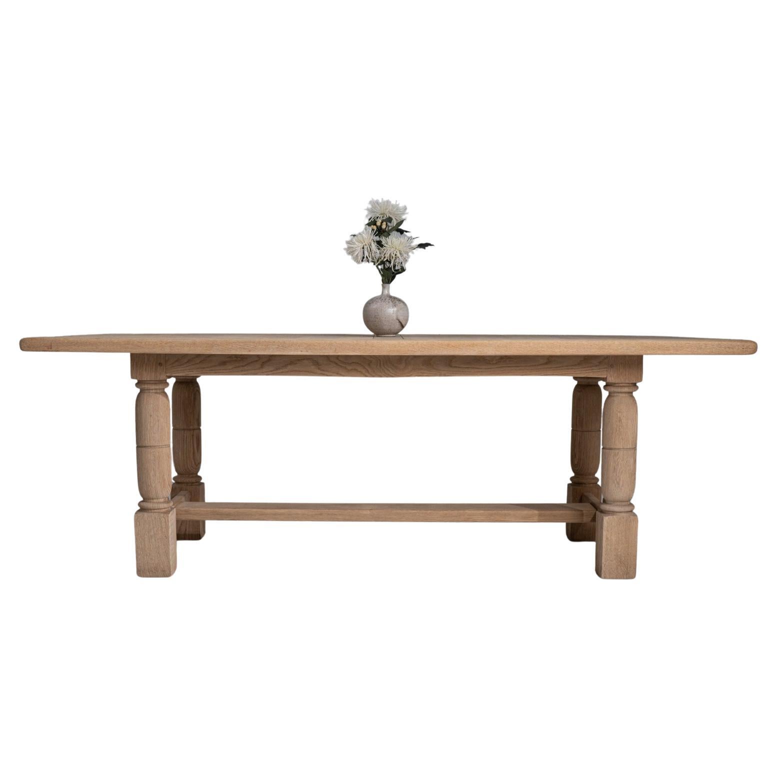 Mesa de comedor de caballete de roble francés de los años 70