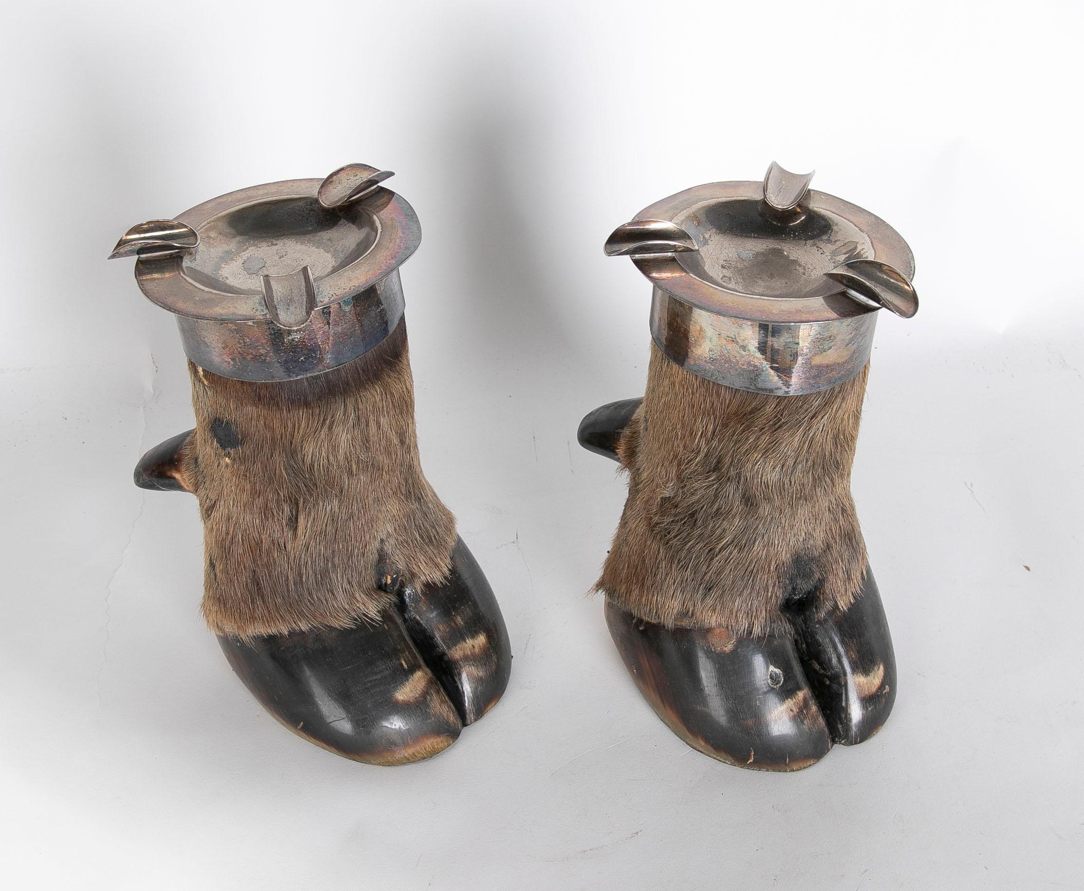 1970s French Pair of Silver Plated Metal and Animal Footed Ashtrays  In Good Condition For Sale In Marbella, ES