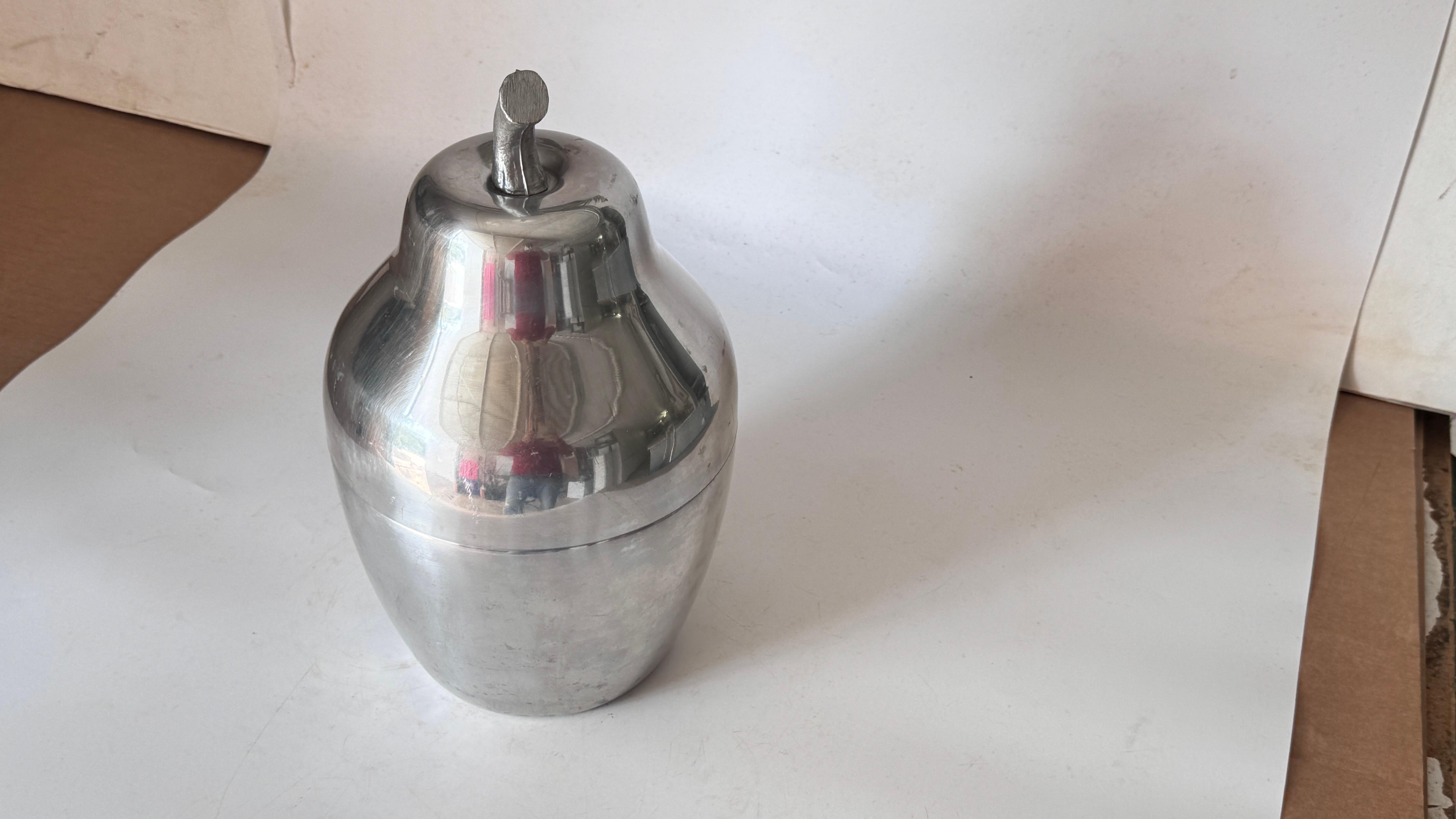 1970s French Pear-Shaped Ice Bucket, Silver Finish with Mirrored Effect For Sale 5