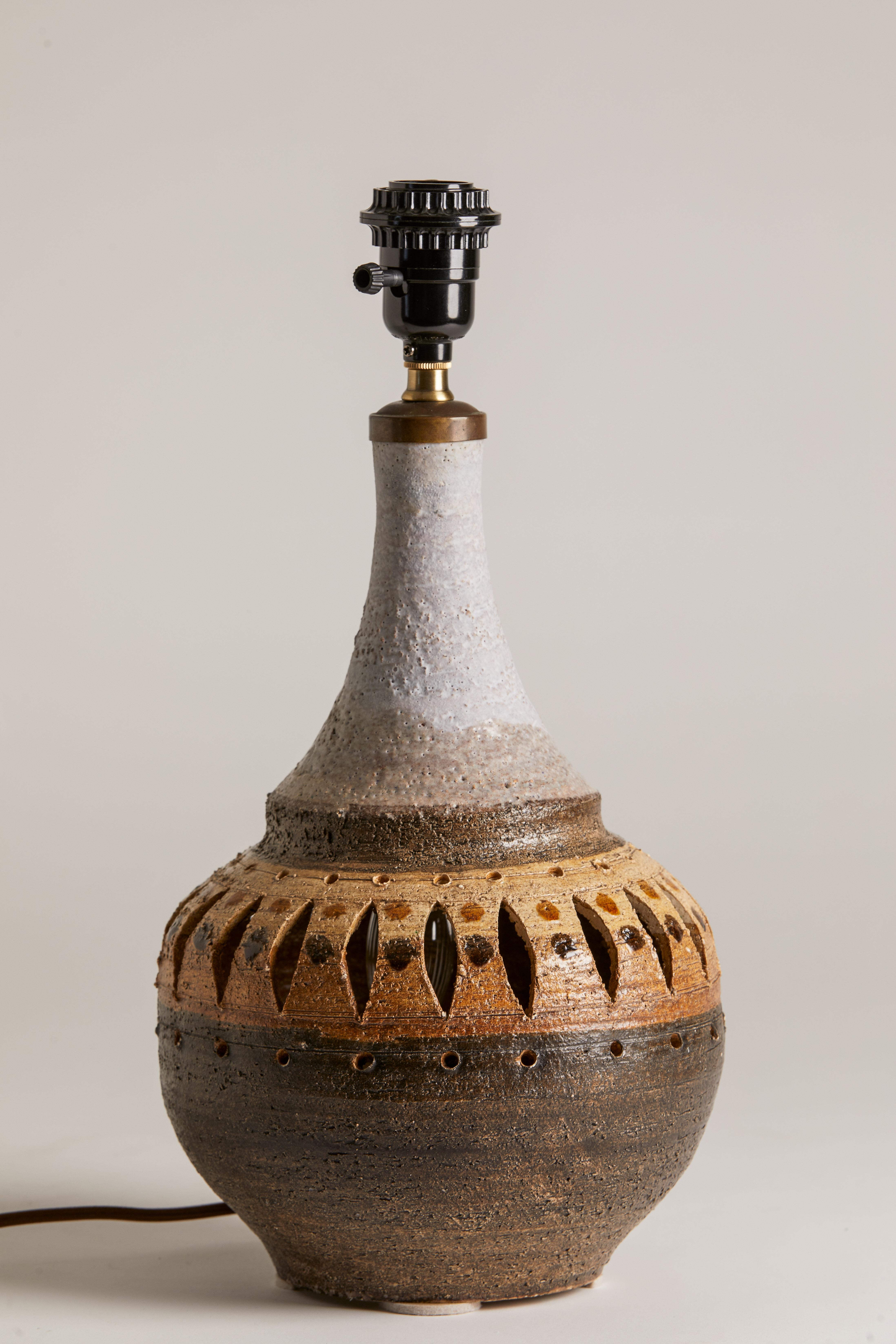 lampe en poterie de Pillitier française des années 1970
Abat-jour non inclus