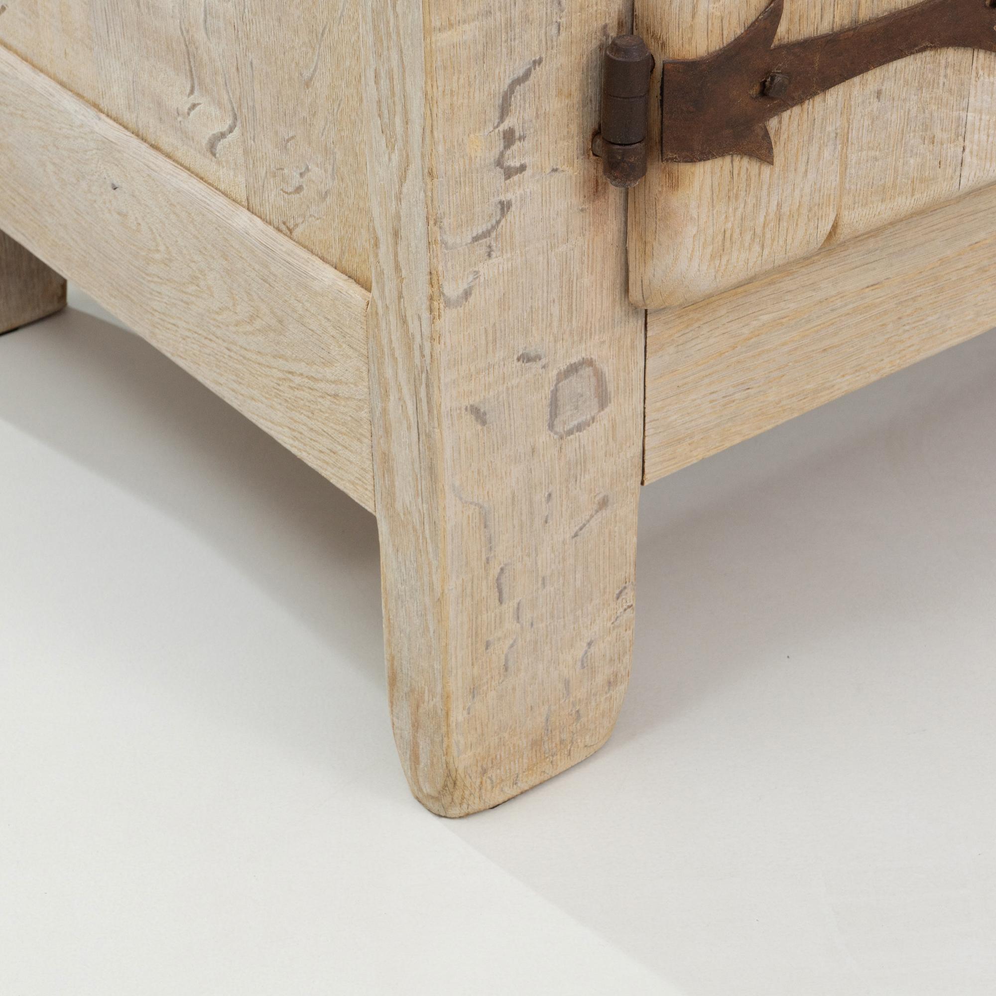 1970s French Primitive Oak Buffet With Iron Hardware in vendita 5