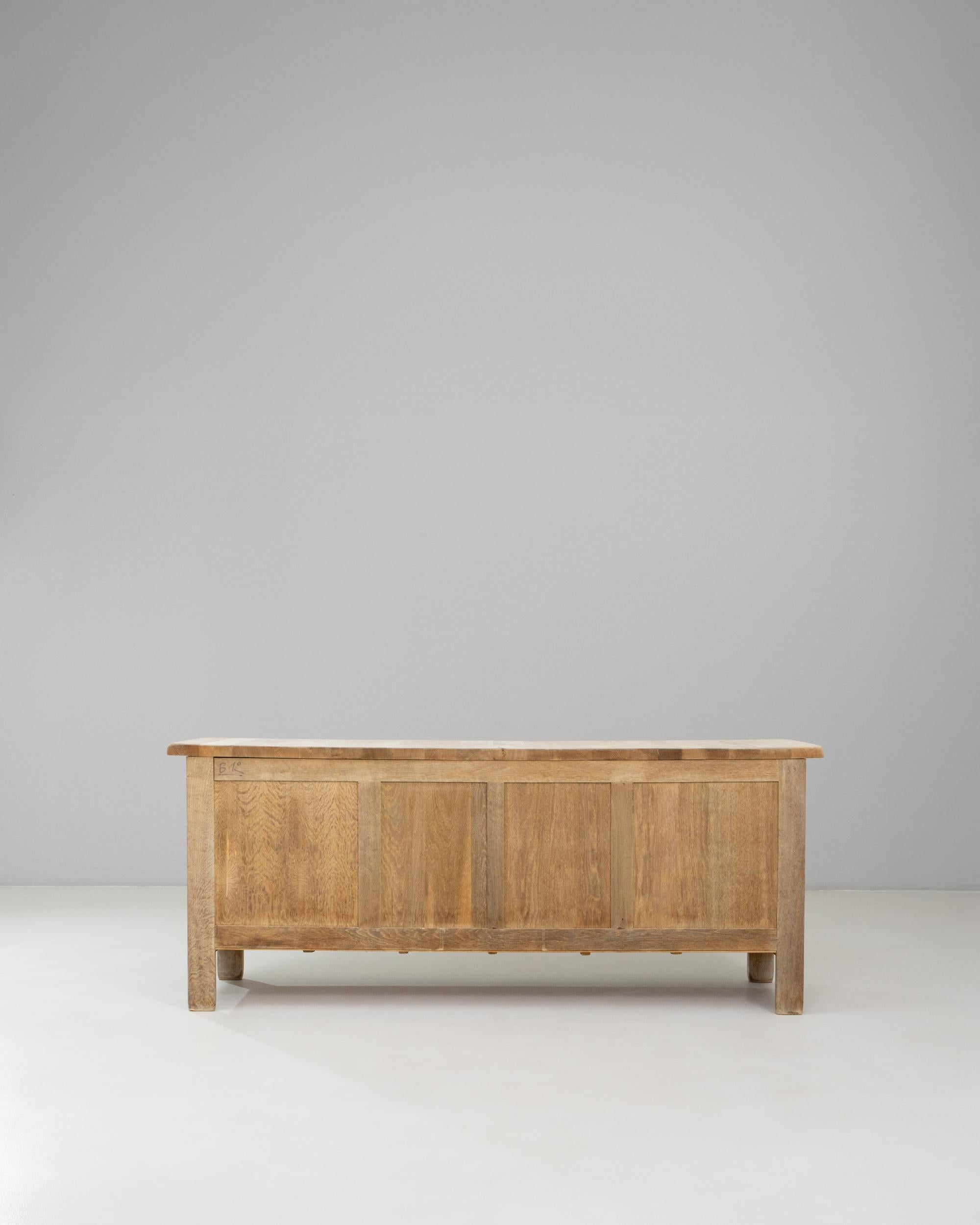 1970s French Primitive Oak Buffet With Iron Hardware in vendita 7