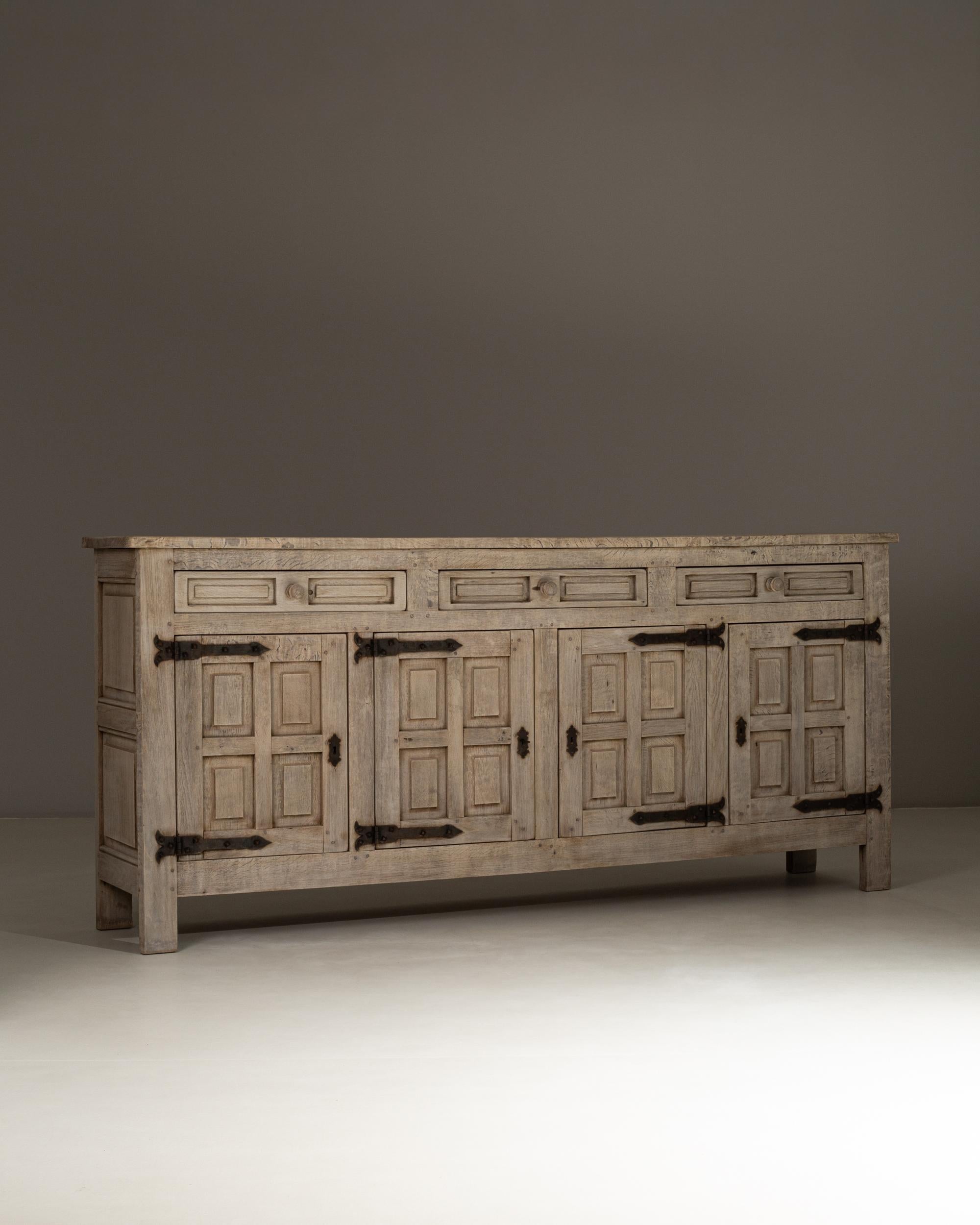 1970s French Primitive Oak Buffet With Iron Hardware en vente 9