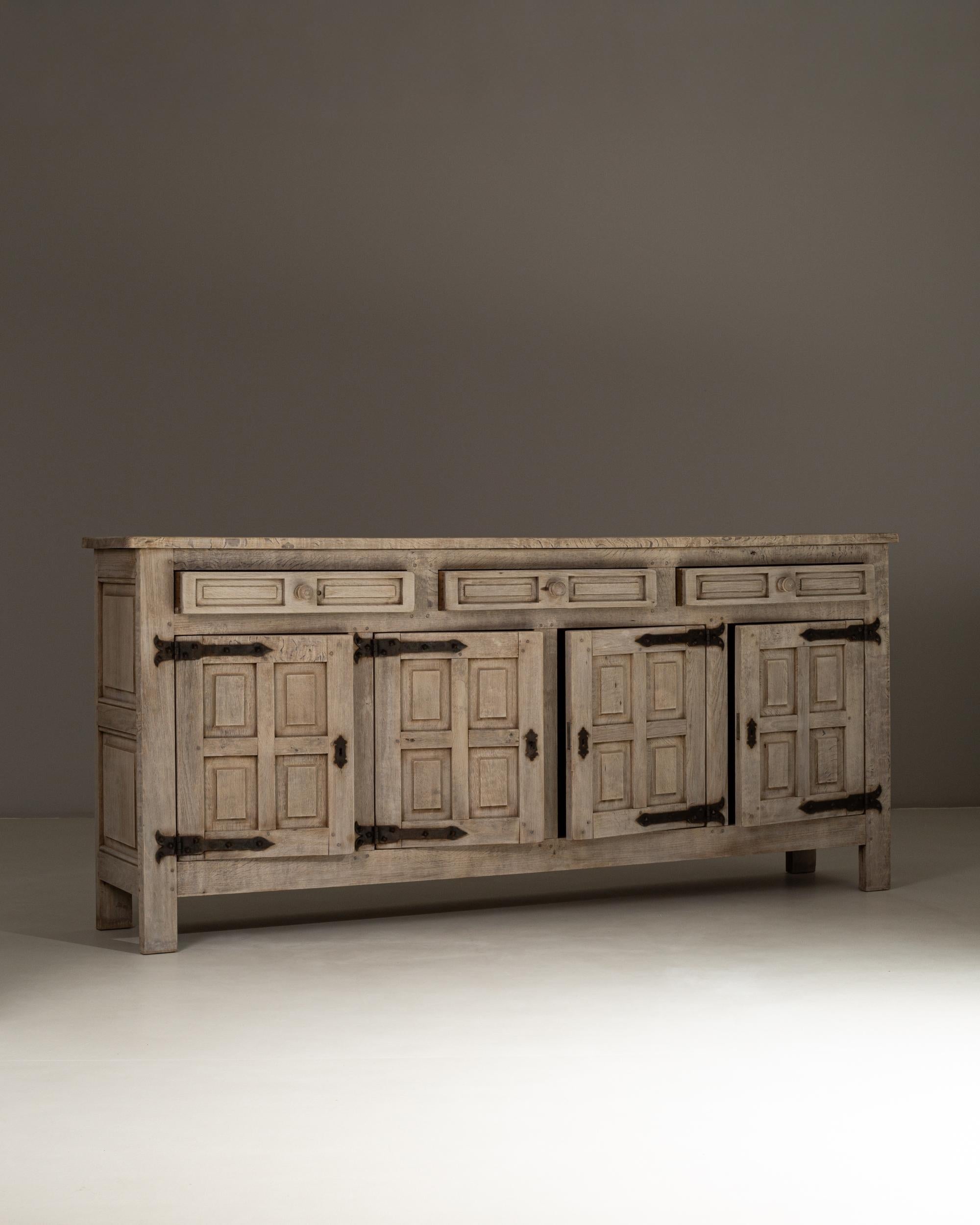 1970s French Primitive Oak Buffet With Iron Hardware Bon état - En vente à High Point, NC