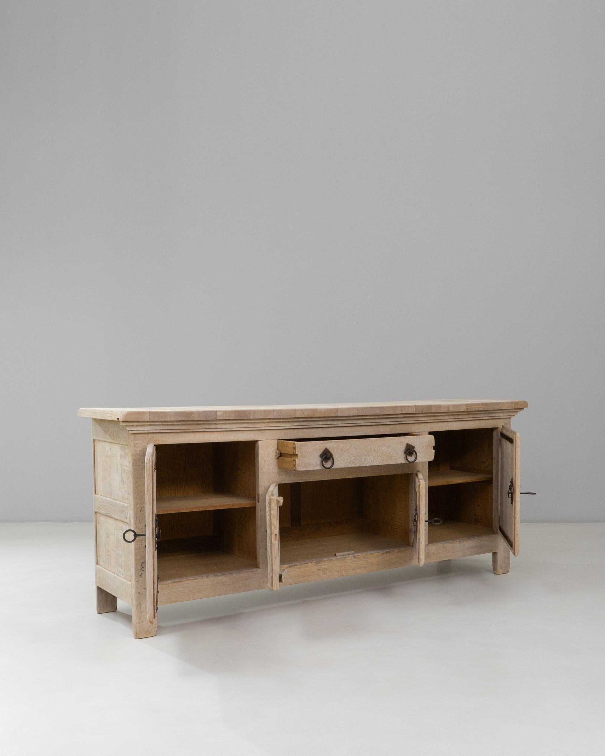 1970s French Primitive Oak Buffet With Iron Hardware in vendita 1