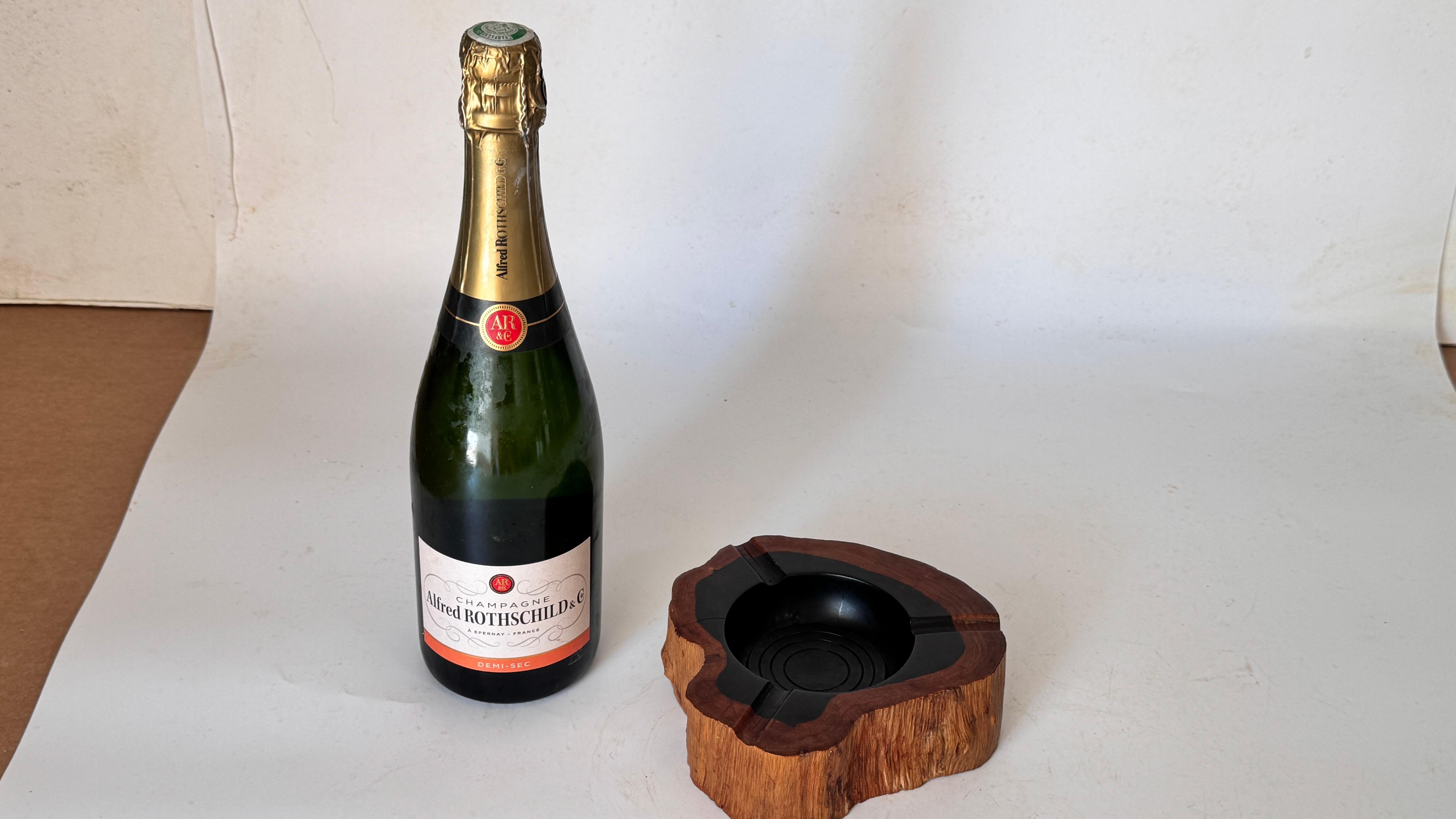Cendrier en bois sculpté français des années 1970 - Design/One en noir et Brown avec riche en vente 4