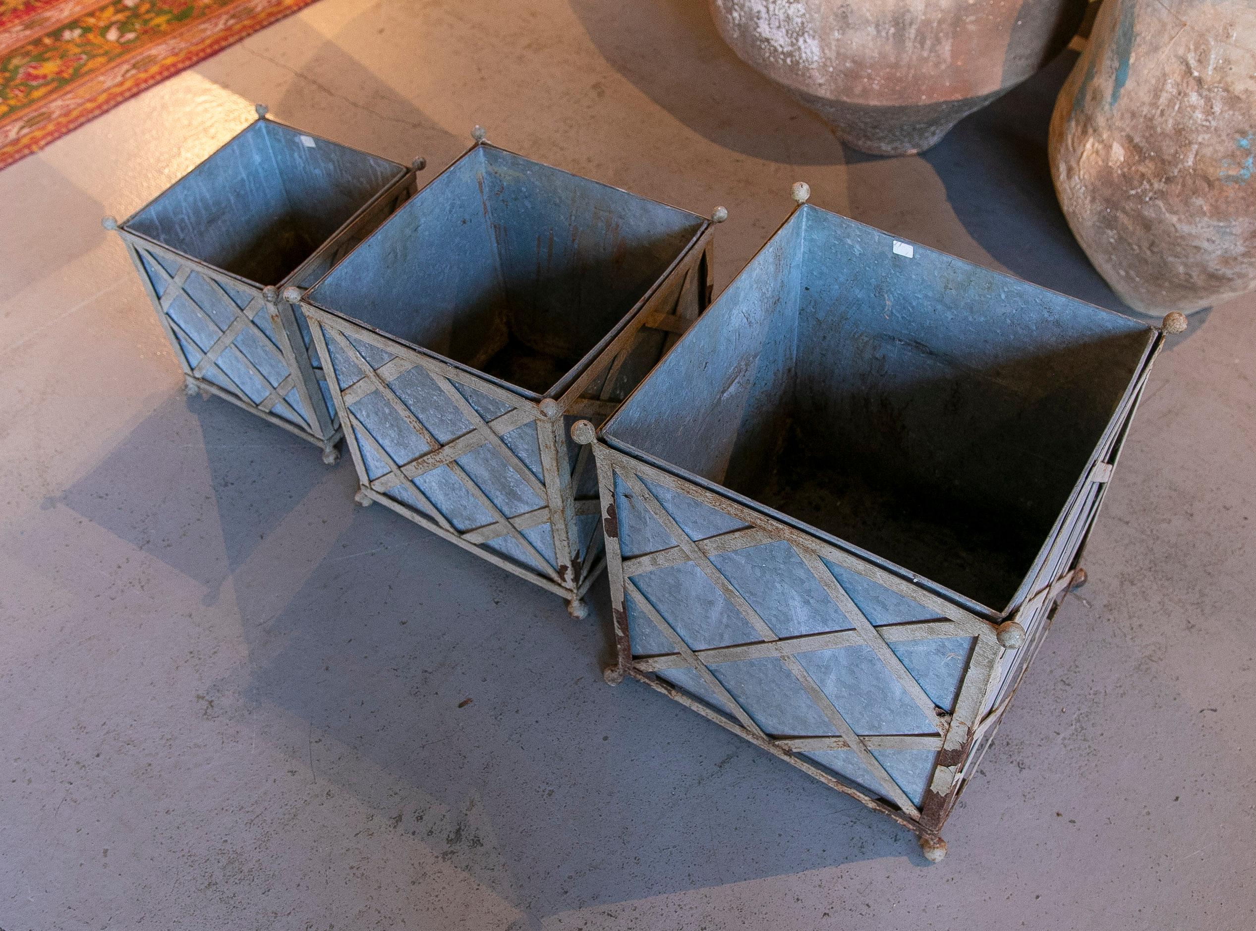 1970s French Set of Three Square Iron and Zinc Planters  For Sale 10