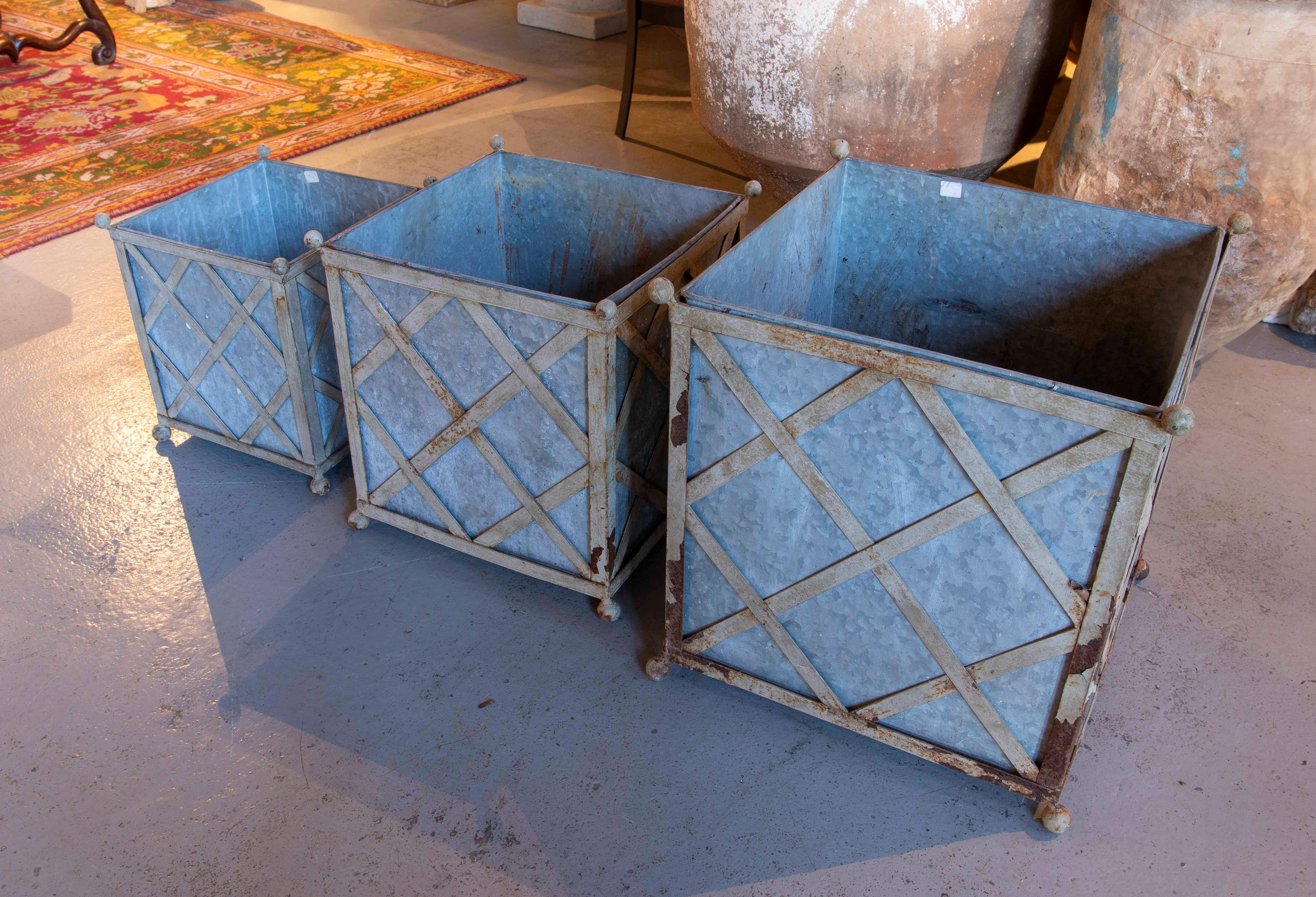 1970s French Set of Three Square Iron and Zinc Planters  In Good Condition For Sale In Marbella, ES