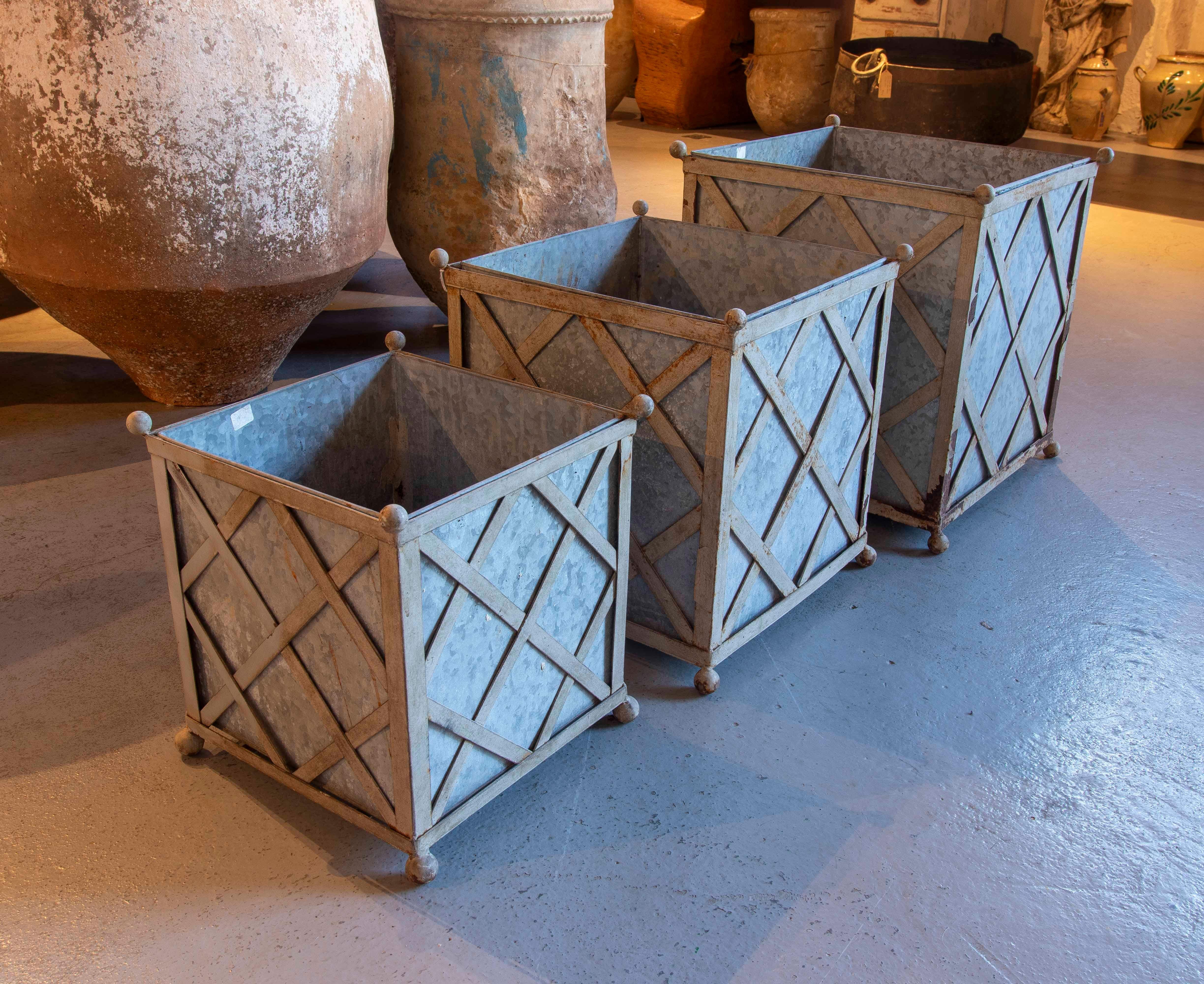 1970s French Set of Three Square Iron and Zinc Planters  For Sale 2