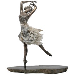 Sculpture française de figure de danseuse féminine en argent, pierres dures et cristal de roche des années 1970