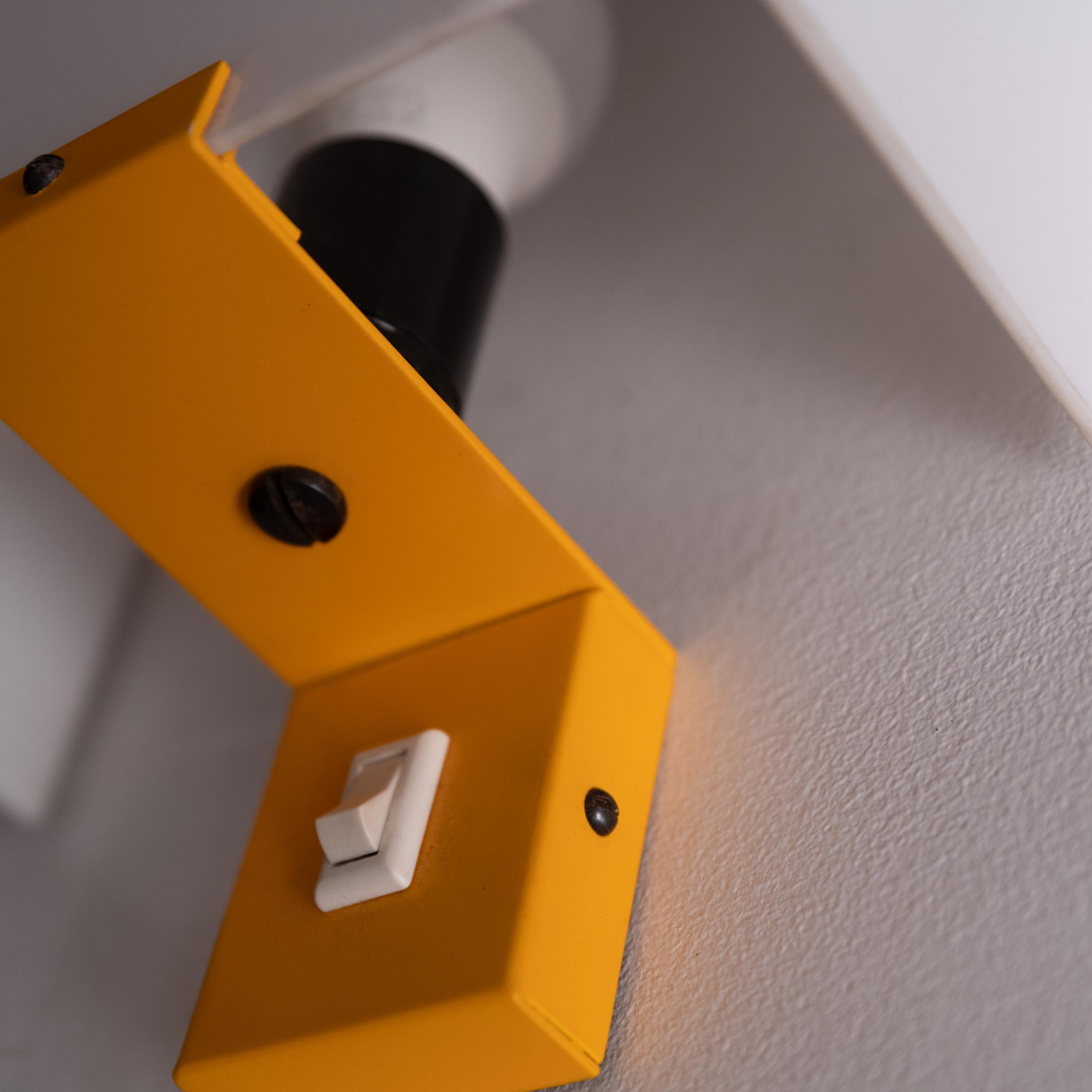 1970s French Space Age Vintage Wall Lights – Lacquered Metal & Acrylic Diffuser For Sale 1
