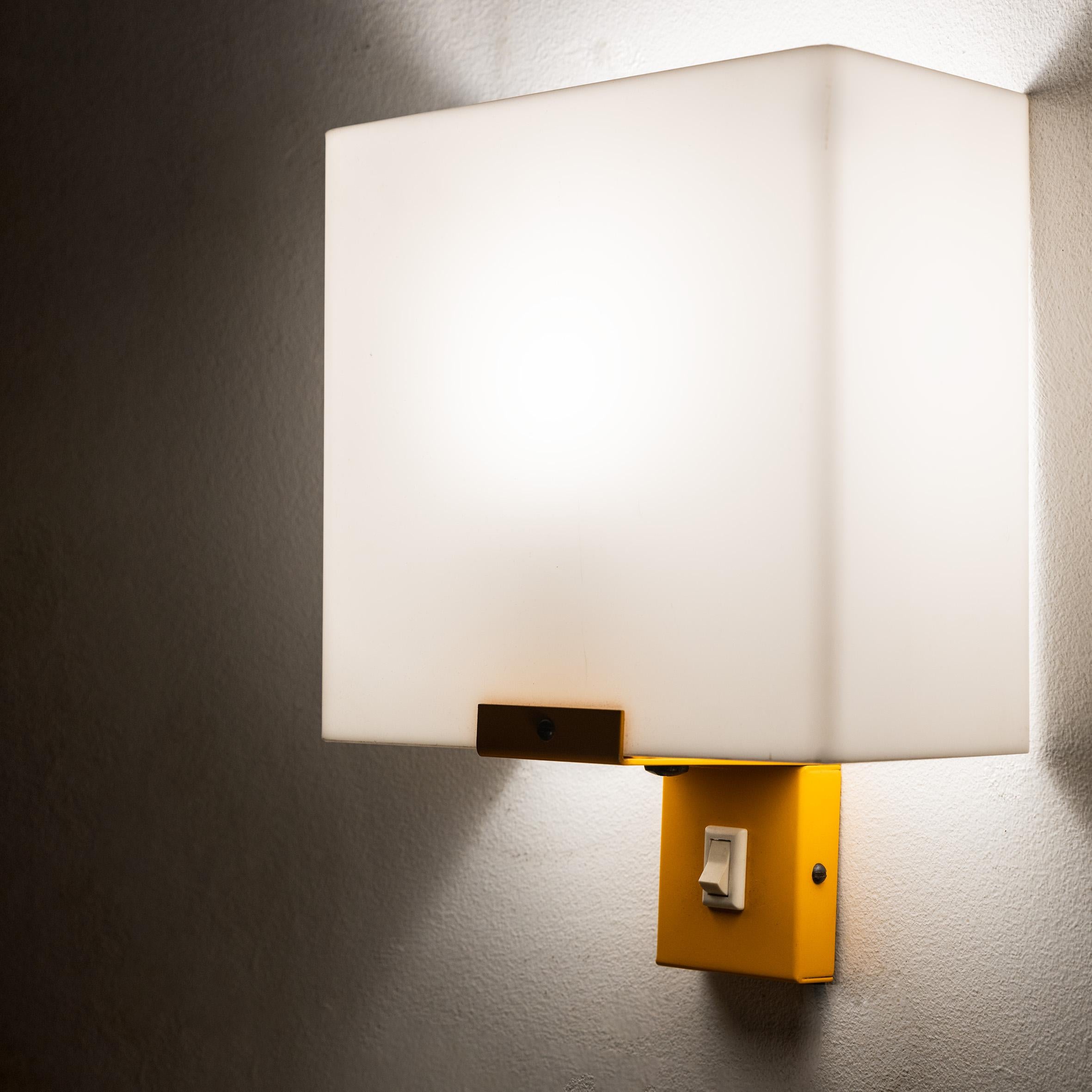 1970s French Space Age Vintage Wall Lights – Lacquered Metal & Acrylic Diffuser For Sale 2